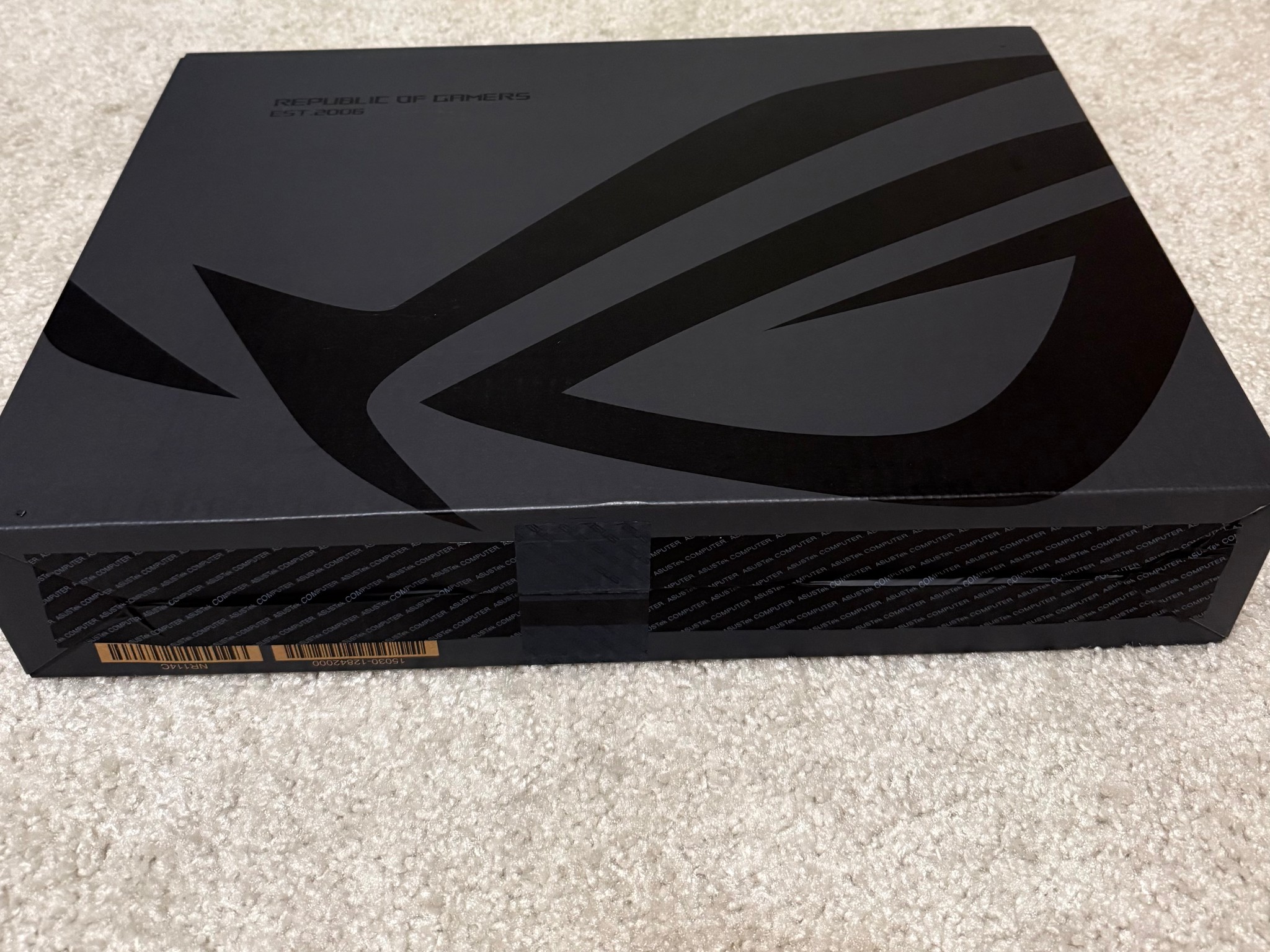 ASUS ROG Zephyrus G16 - OLED 2.5k 240Hz Gaming Laptop - Intel Core Ultra 9 - RTX 5080