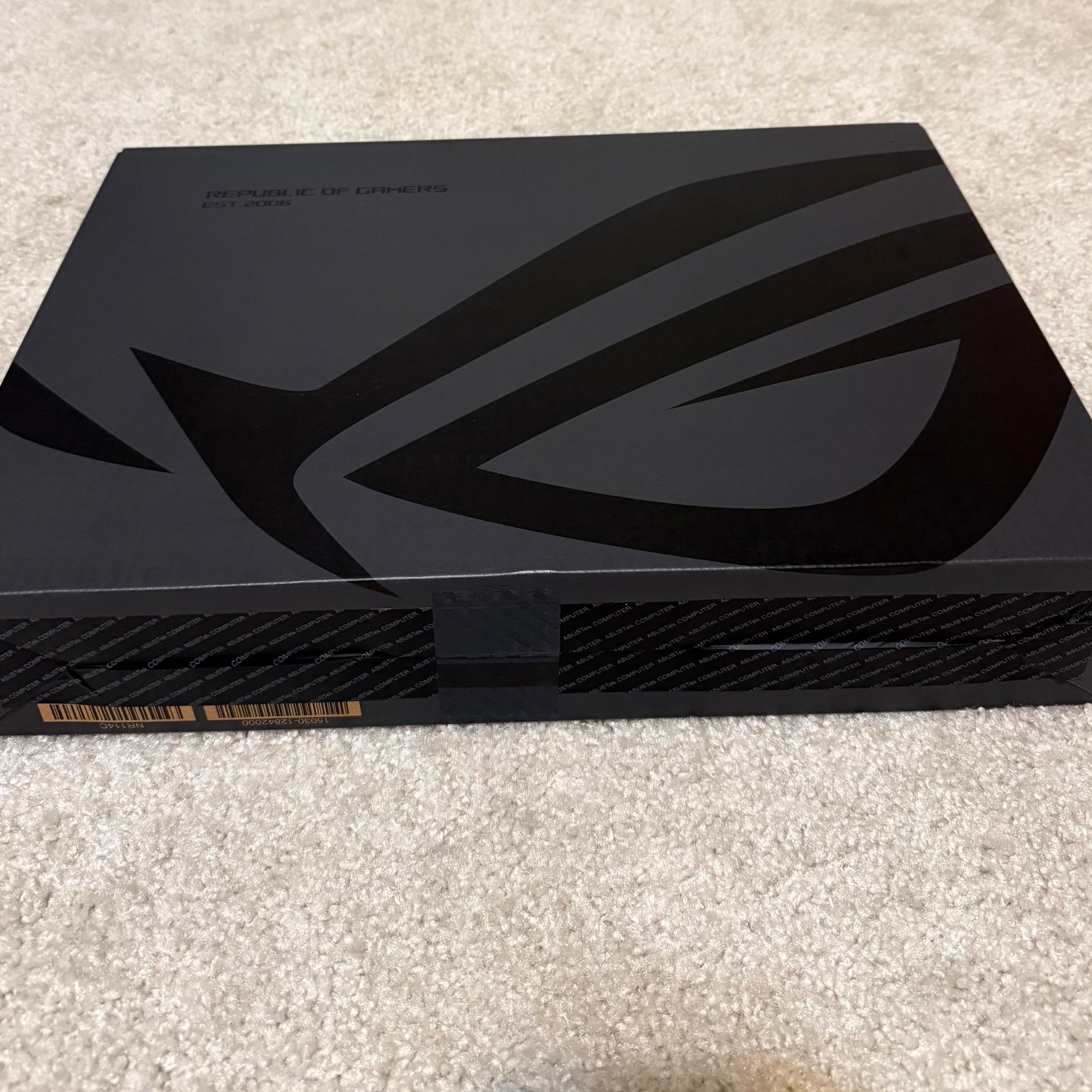 ASUS ROG Zephyrus G16 - OLED 2.5k 240Hz Gaming Laptop - Intel Core Ultra 9 - RTX 5080