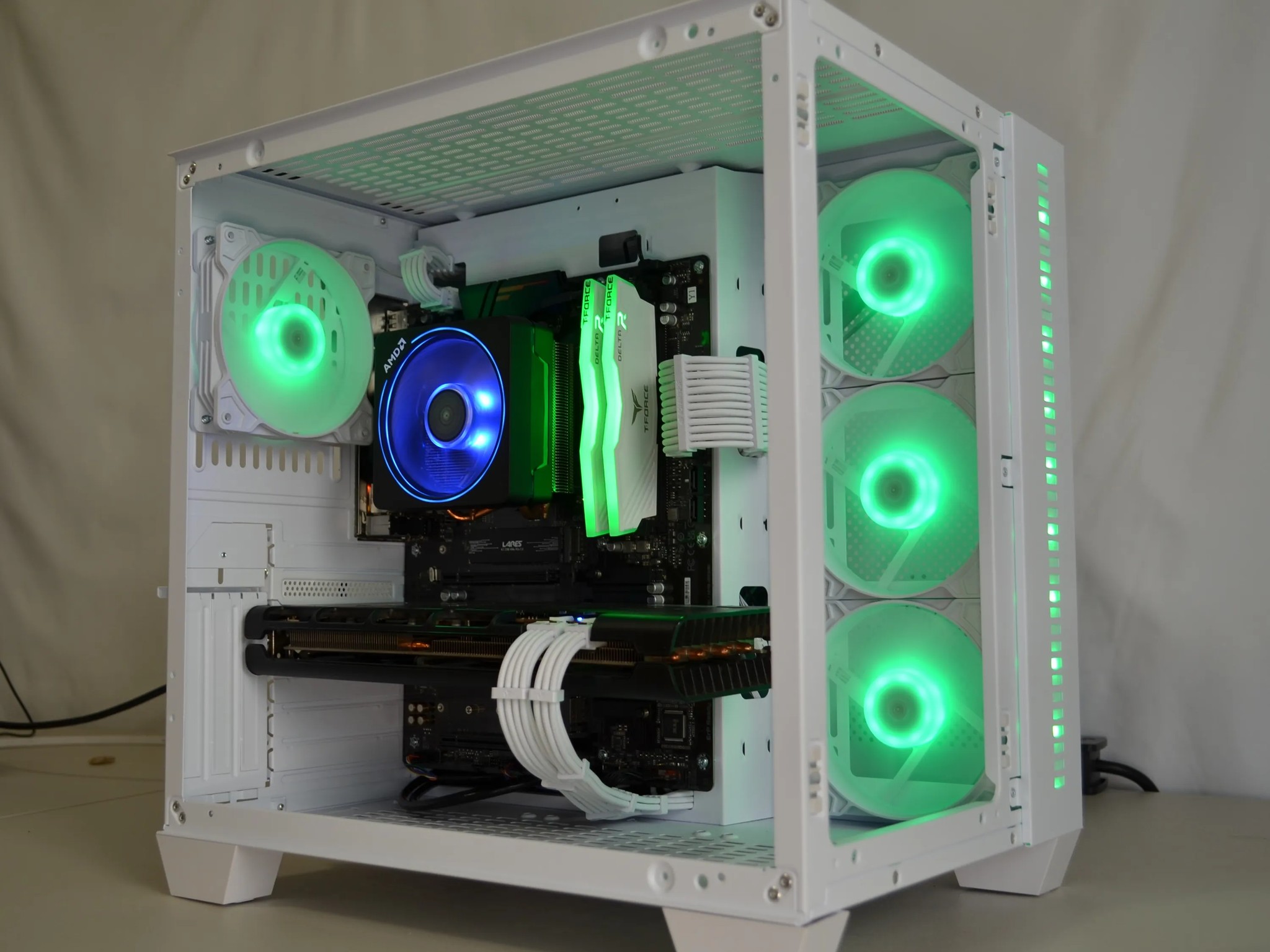 ❄️FrostBite V2🧊- Ryzen 7 CPU | RX 5700 XT, (RTX 3060 equivelent) | 1tb NVMe | WiFi 🧊