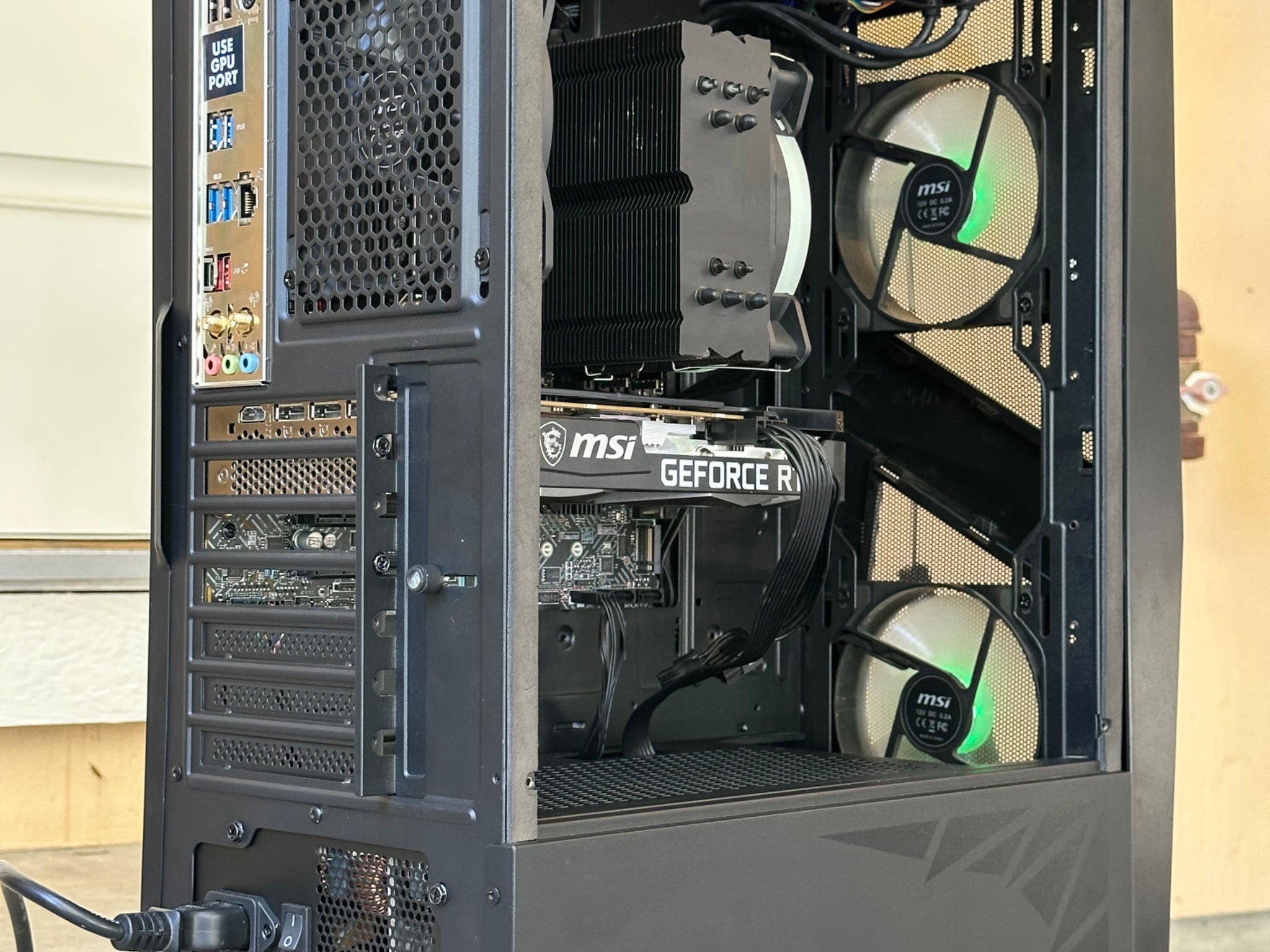 Gaming pc / RTX 3060 / i7-12700F / 32GB 3200MHz Ram / 3TB Storage / windows 11