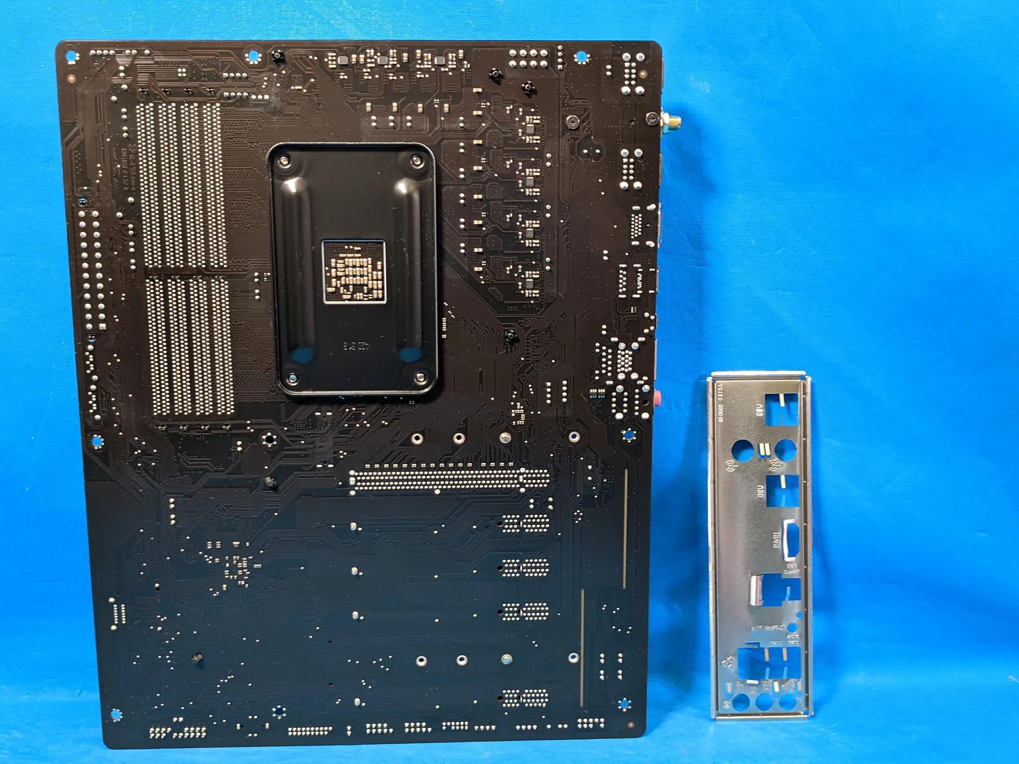 Gigabyte B550 UD AC AMD Socket AM4 DDR4 ATX PCIe 4.0 Desktop Motherboard & I/O Shield