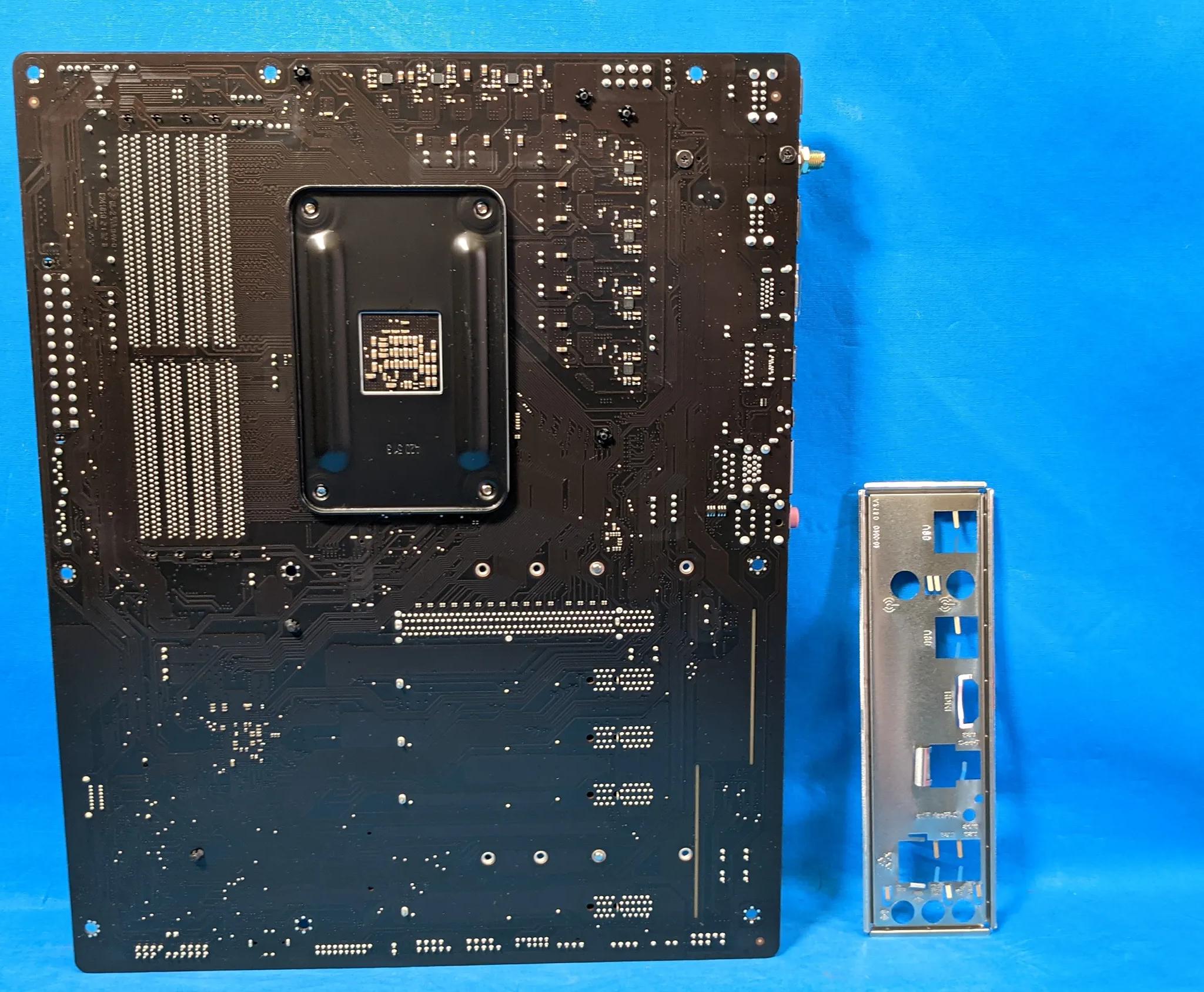 Gigabyte B550 UD AC AMD Socket AM4 DDR4 ATX PCIe 4.0 Desktop Motherboard & I/O Shield