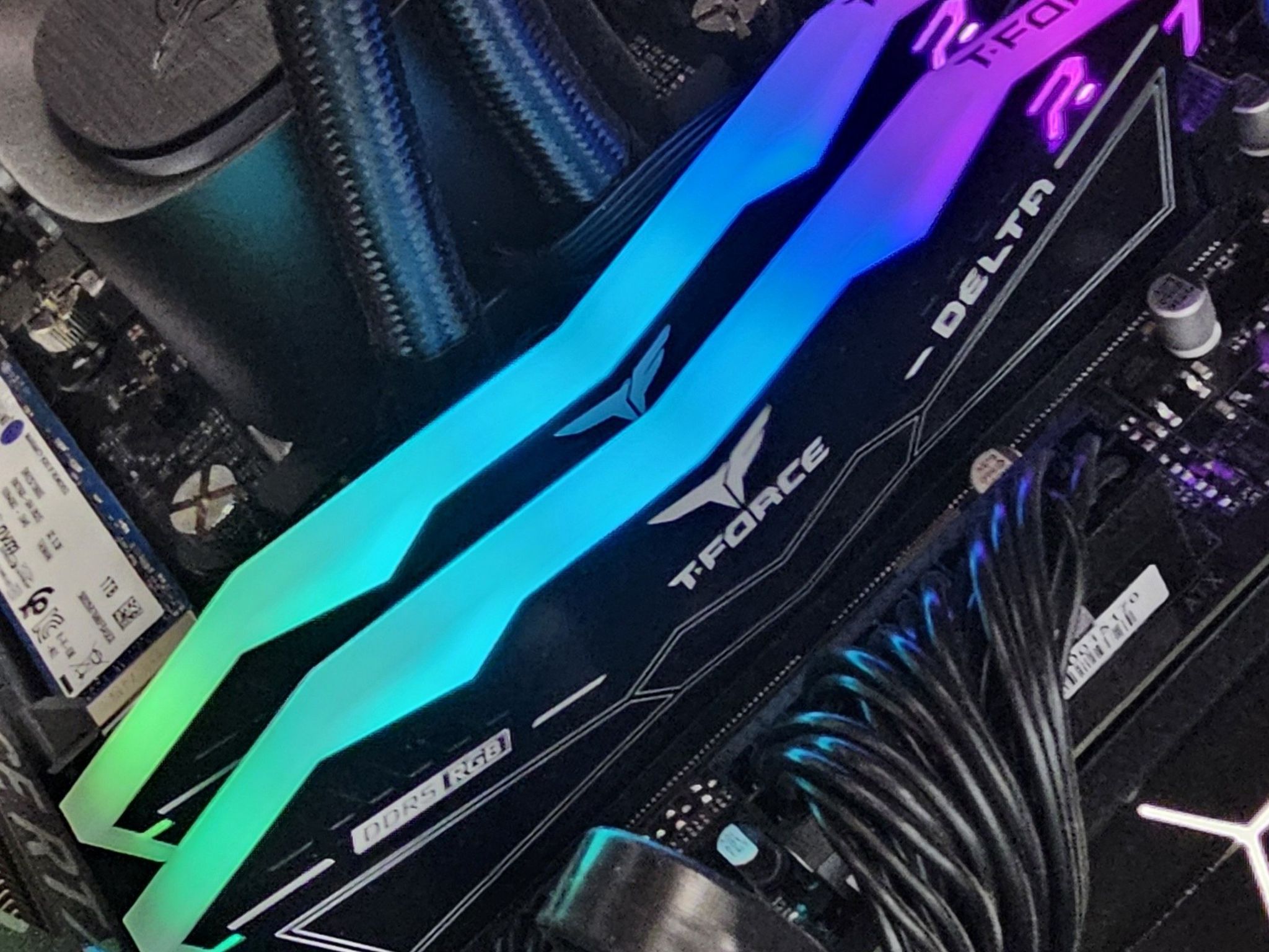32GB DDR5 (2x16GB) CL40 5200MT/s TEAMGROUP T-Force Delta RGB