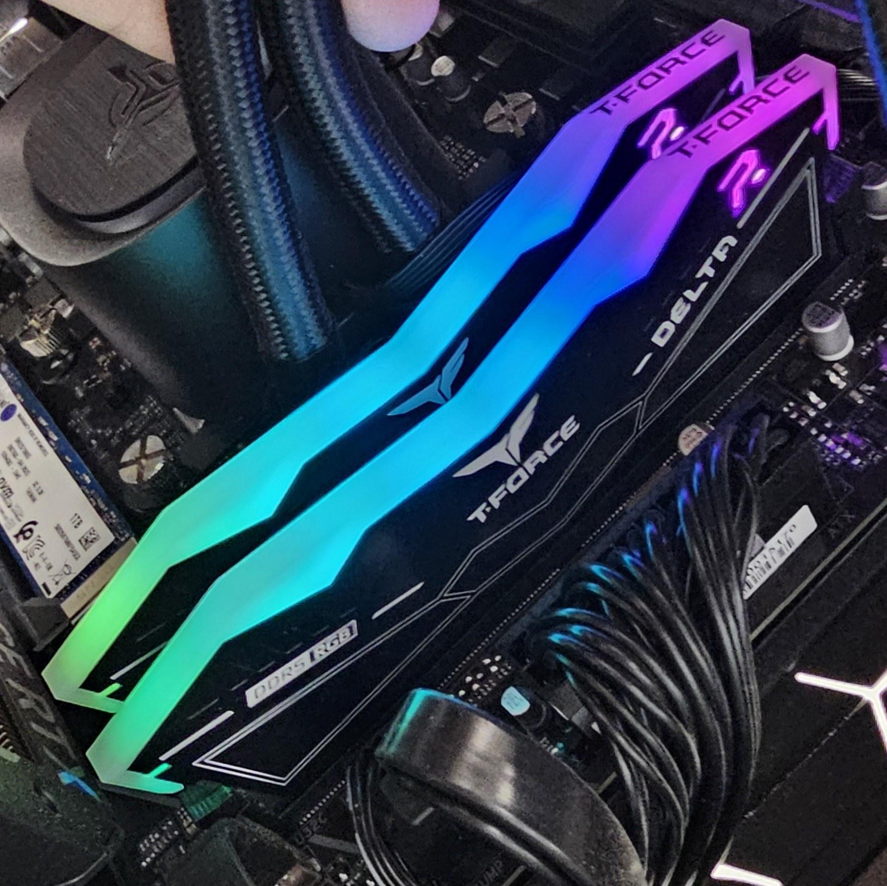 32GB DDR5 (2x16GB) CL40 5200MT/s TEAMGROUP T-Force Delta RGB