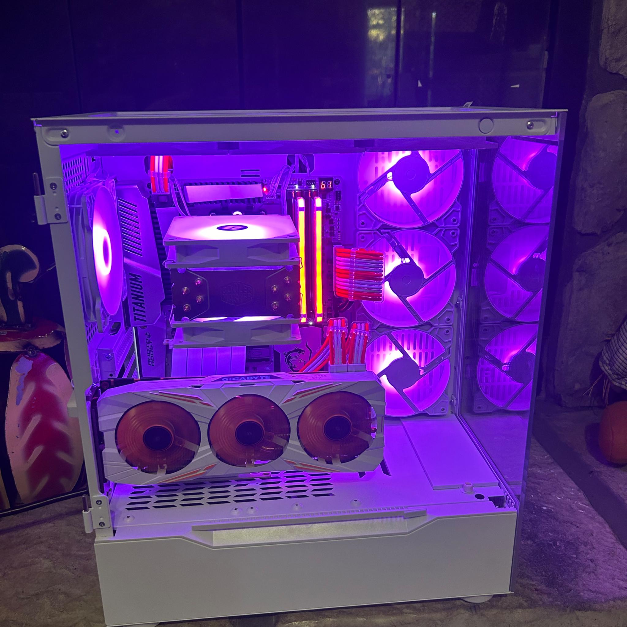 ALL WHITE! 1080 ti, 3500x, 16gb, 1TB ssd all white gaming pc