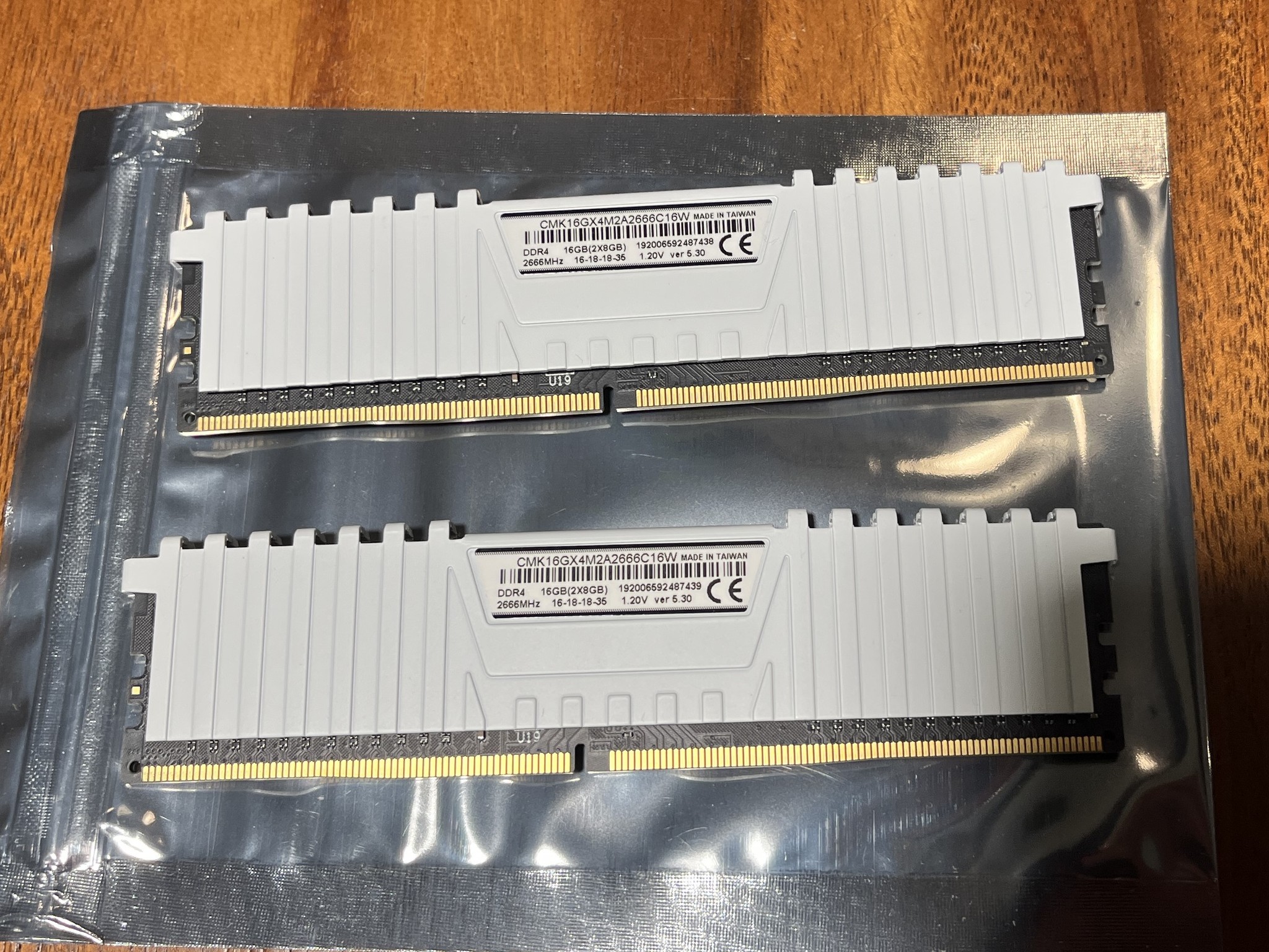 CORSAIR VENGEANCE LPX 16GB (2x8GB) 2666MHz DDR4 RAM (CMK16GX4M2A2666C16W)