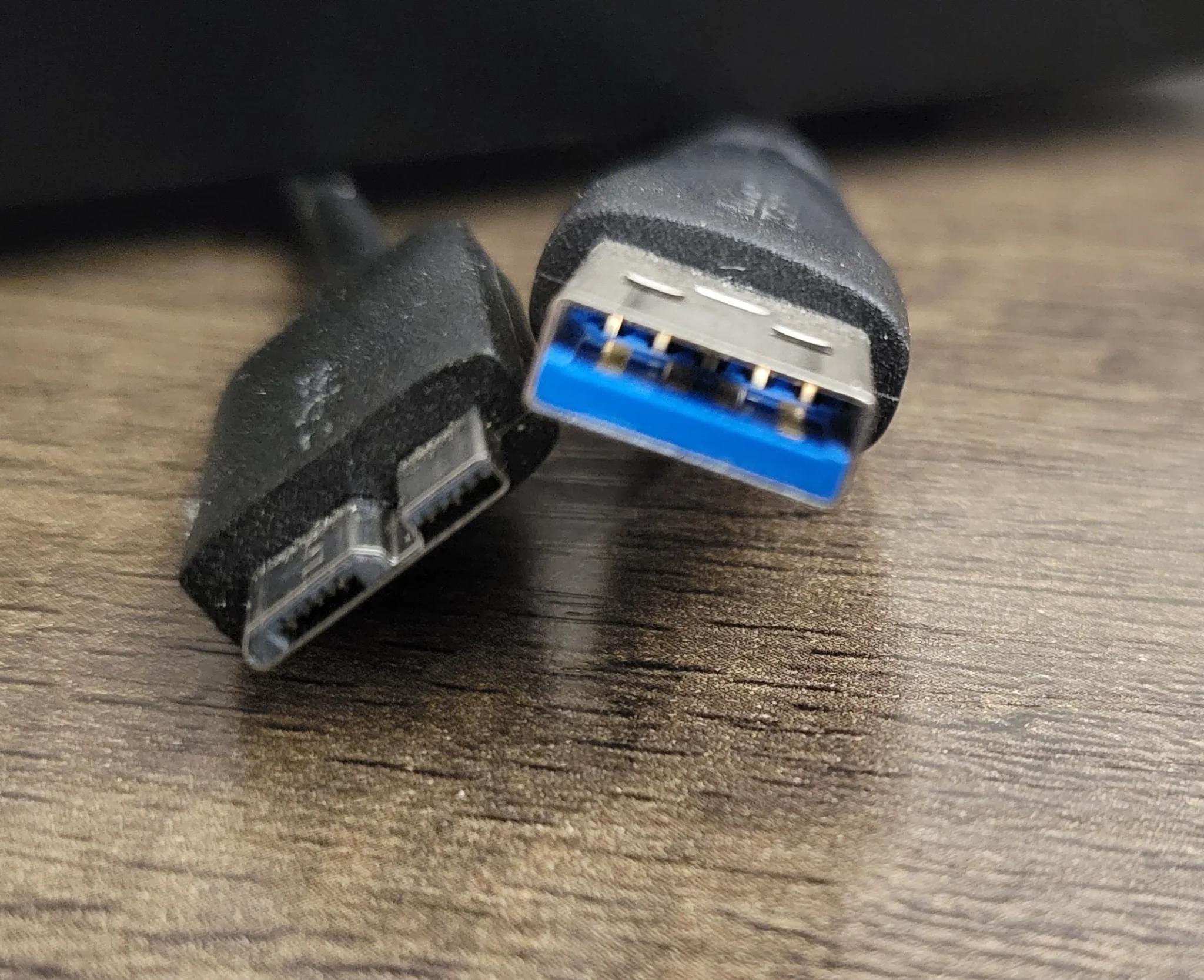 Seagate Expansion Portable 4TB External Hard Drive Desktop HDD – USB 3.0 for desktop/laptop/PS/etc.