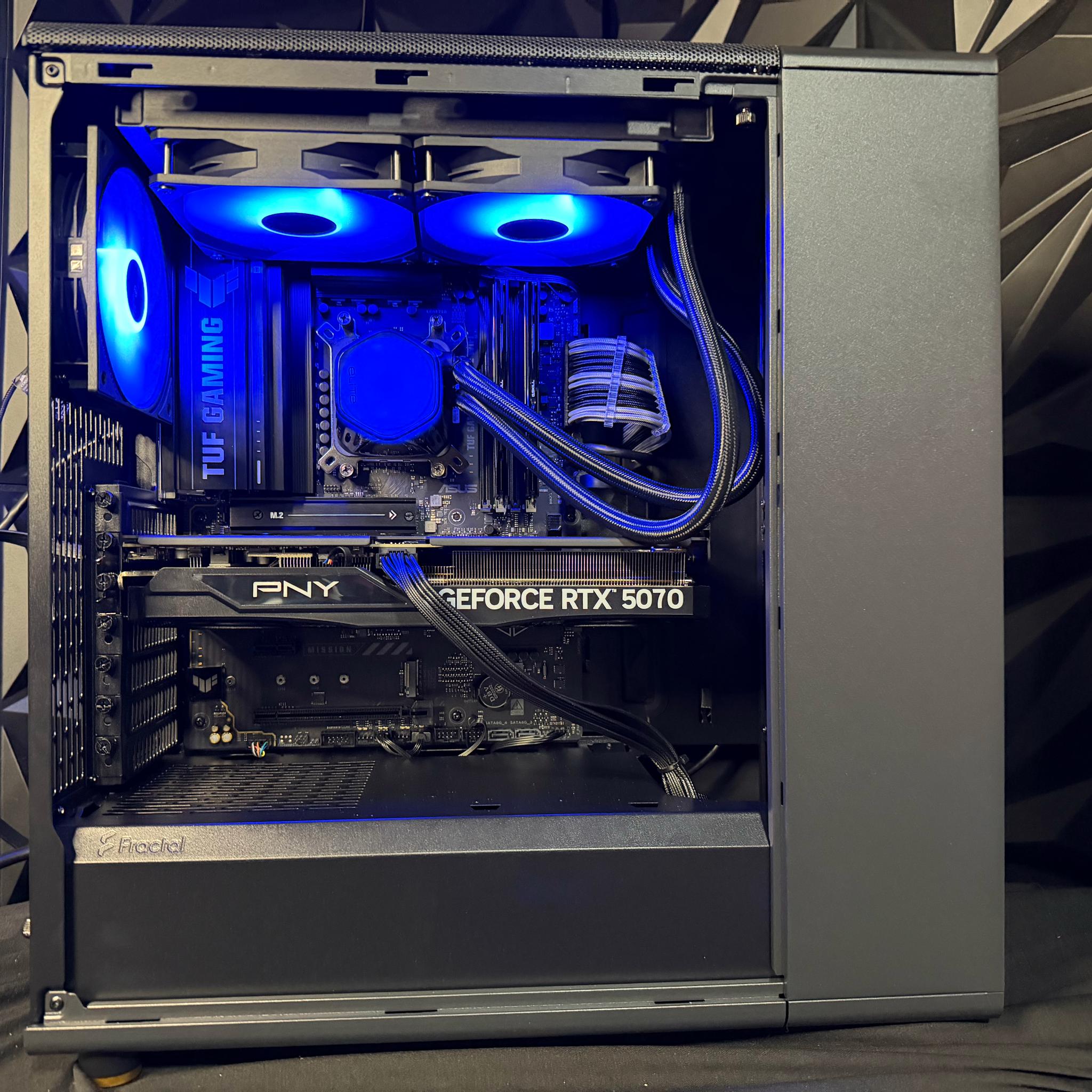 🌑🌲 Dark Oak 7670 🌑🌲 Ryzen 5 7600X3D | RTX 5070| 32 GB DDR5| 2 TB NVMe| 750 W PSU
