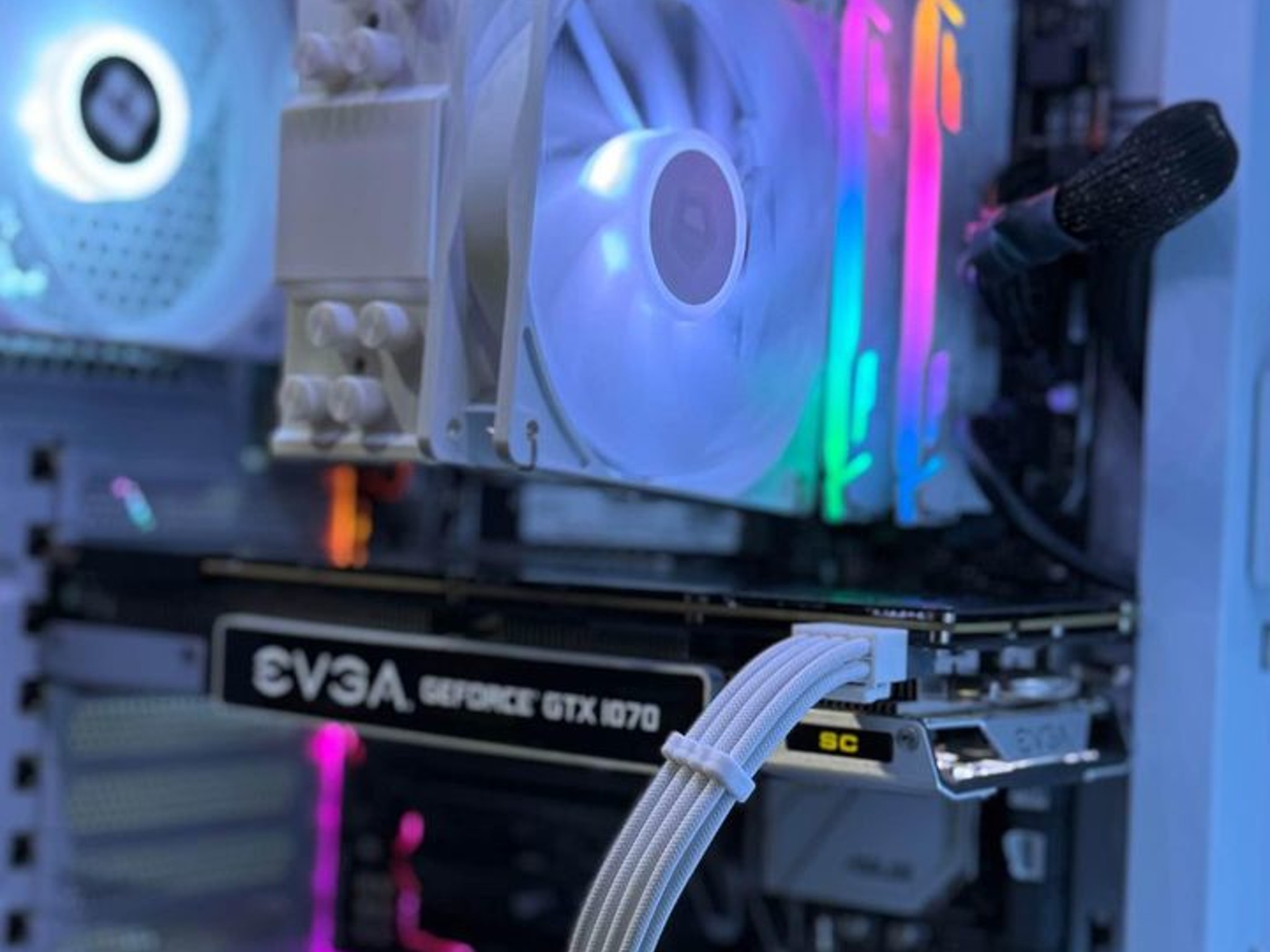 All white RGB Gaming PC - Ryzen 5 2600X - GTX 1070 - 32GB DDR4 - 512GB NvMe SSD
