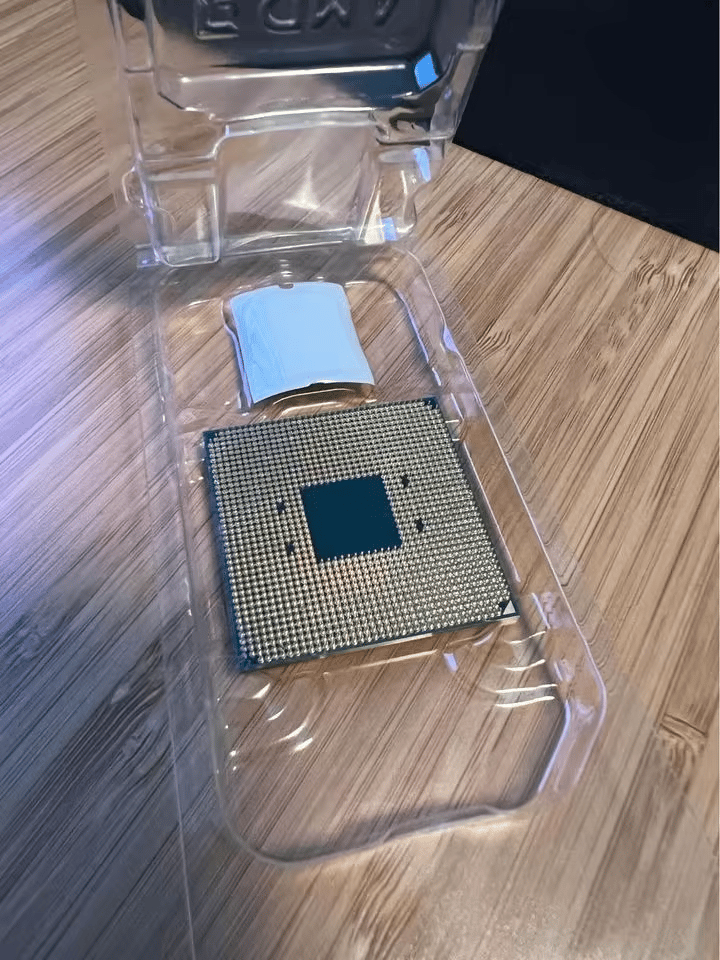  AMD Ryzen 7 3700X CPU