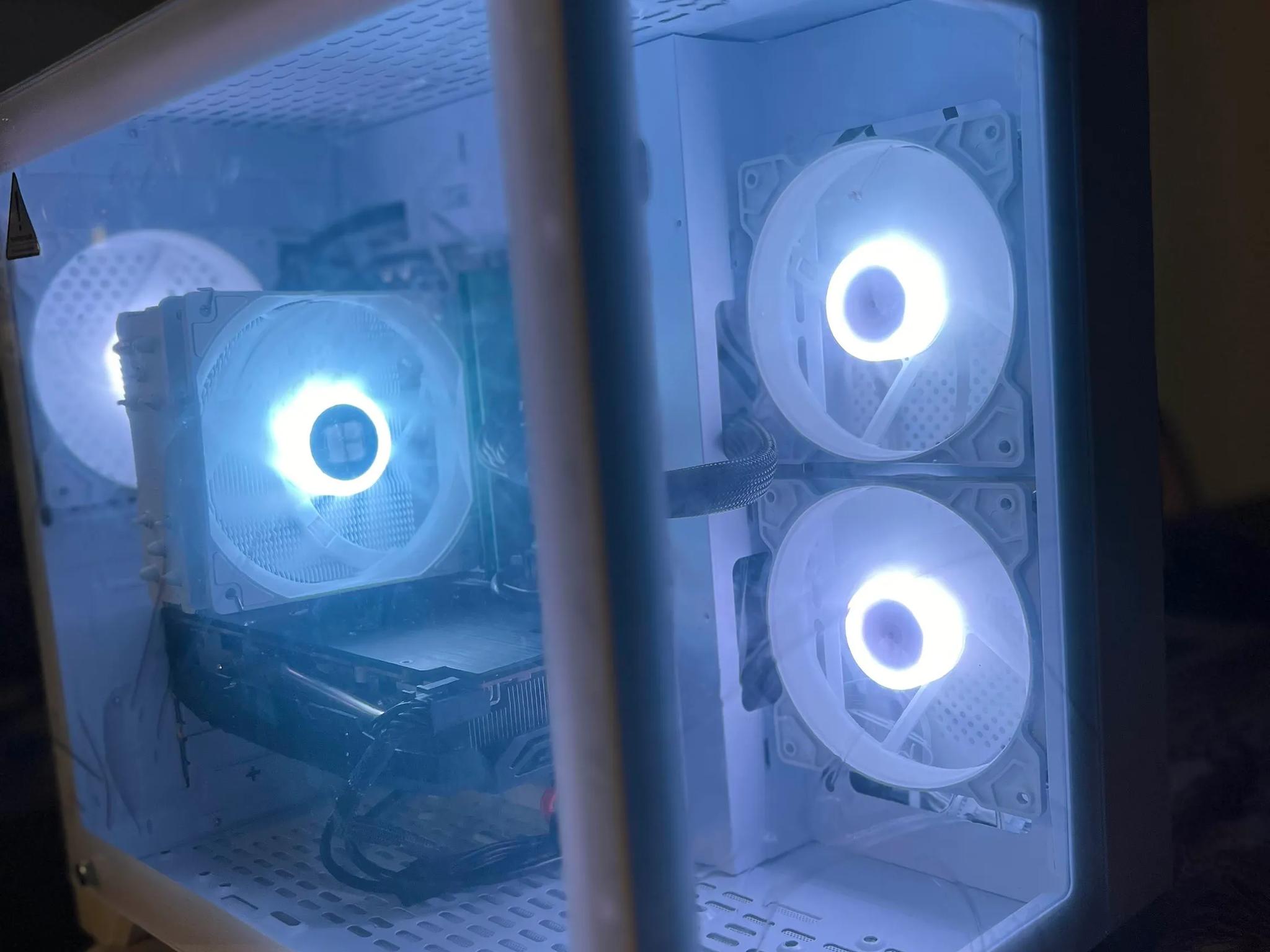 FrostByte Budget Gamer: RX 580 & i5 White Edition