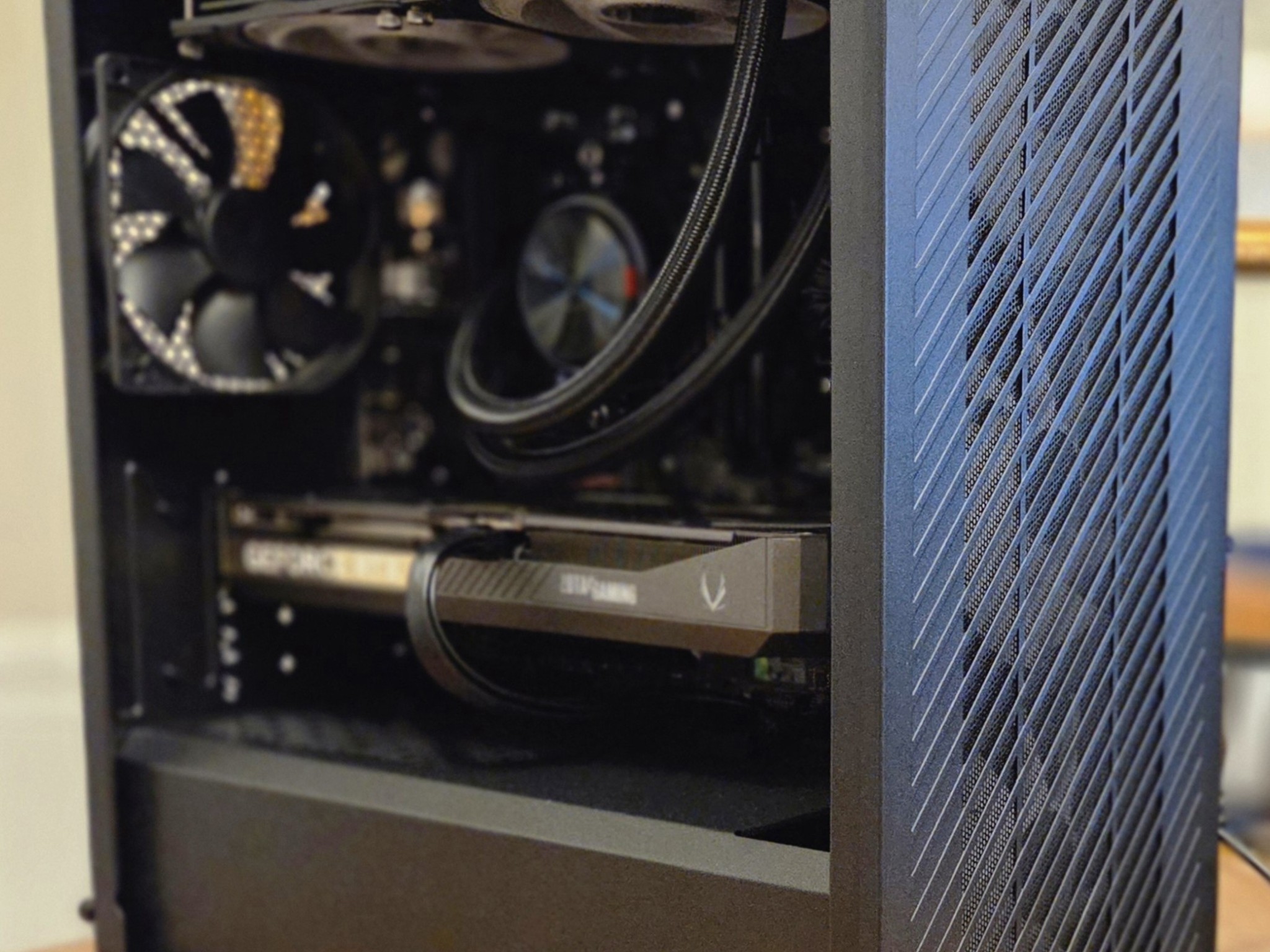 Cooler Master, ASRock, Zotac RTX 5070, Kingston 32GB 6000MHz