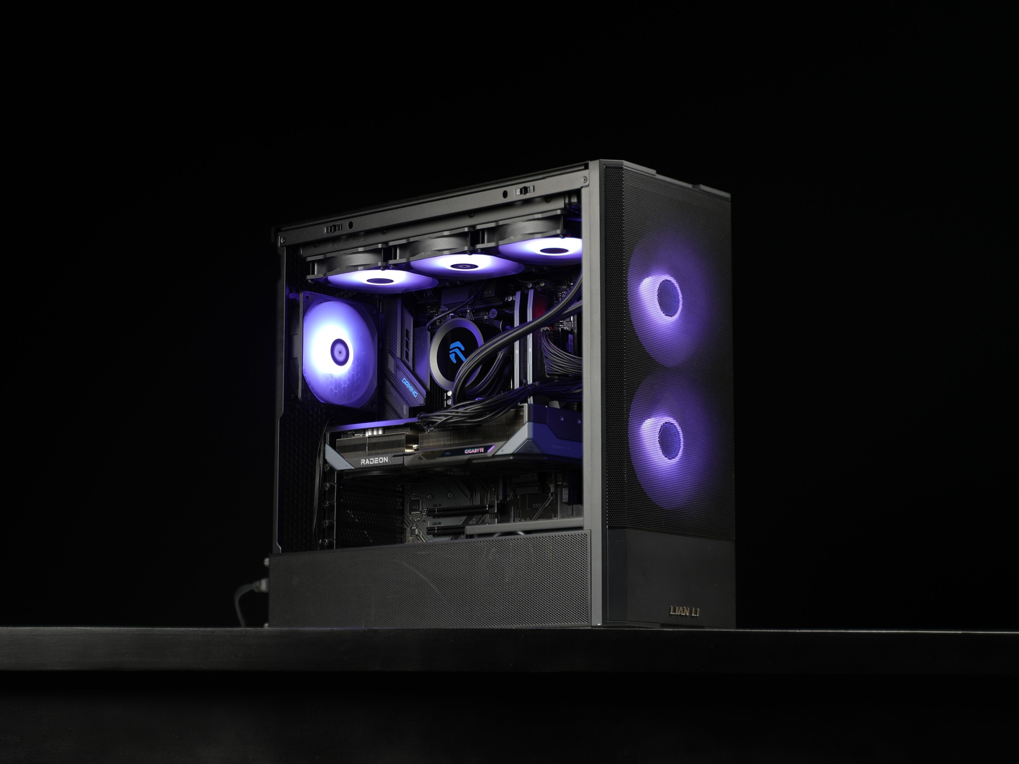 \ RF-03 / RX 9070 XT Ryzen 7 9800X3D 32GB 2TB Windows 11 4K Gaming PC Powerhouse