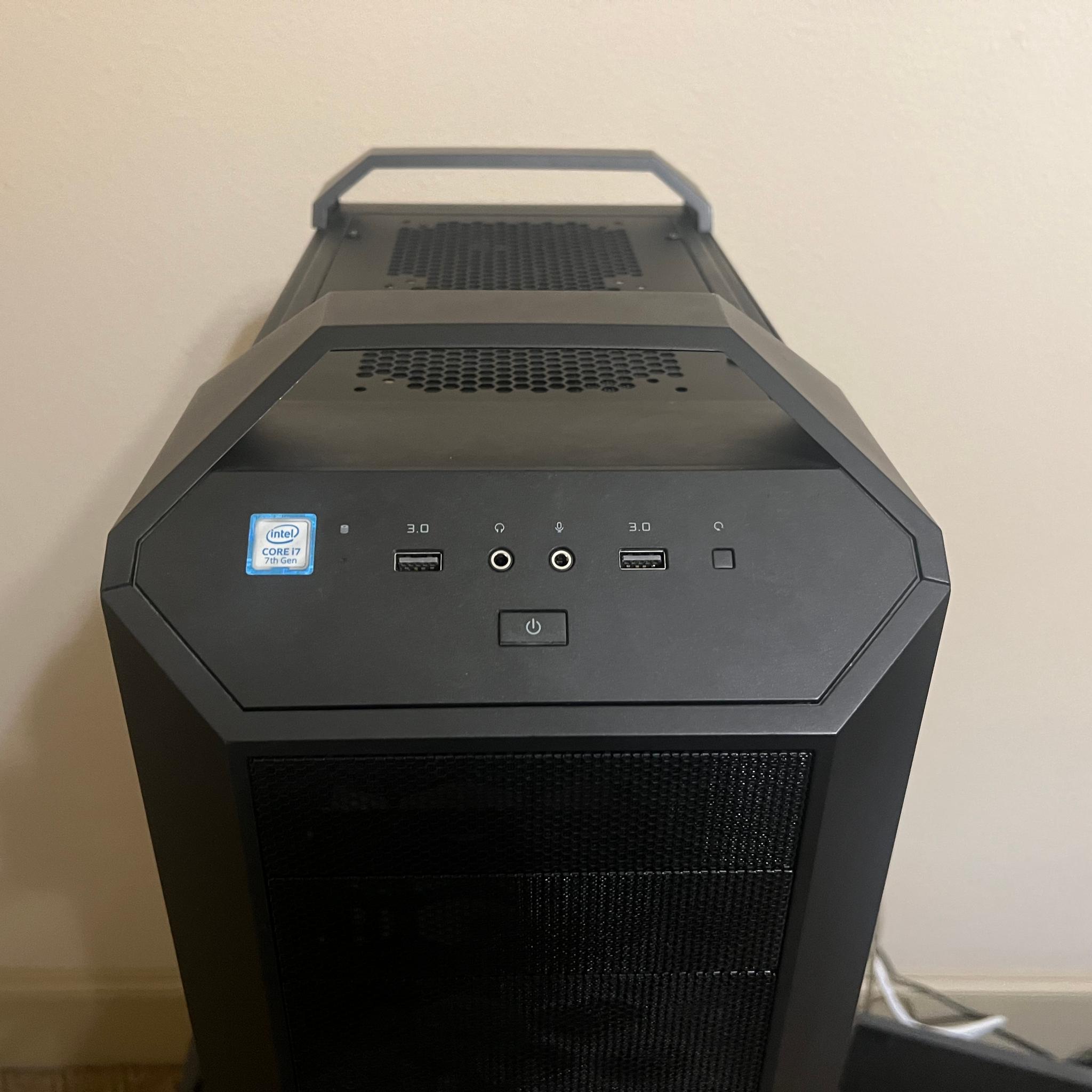 Cooler Master MasterCase Pro 5 - Screws included!