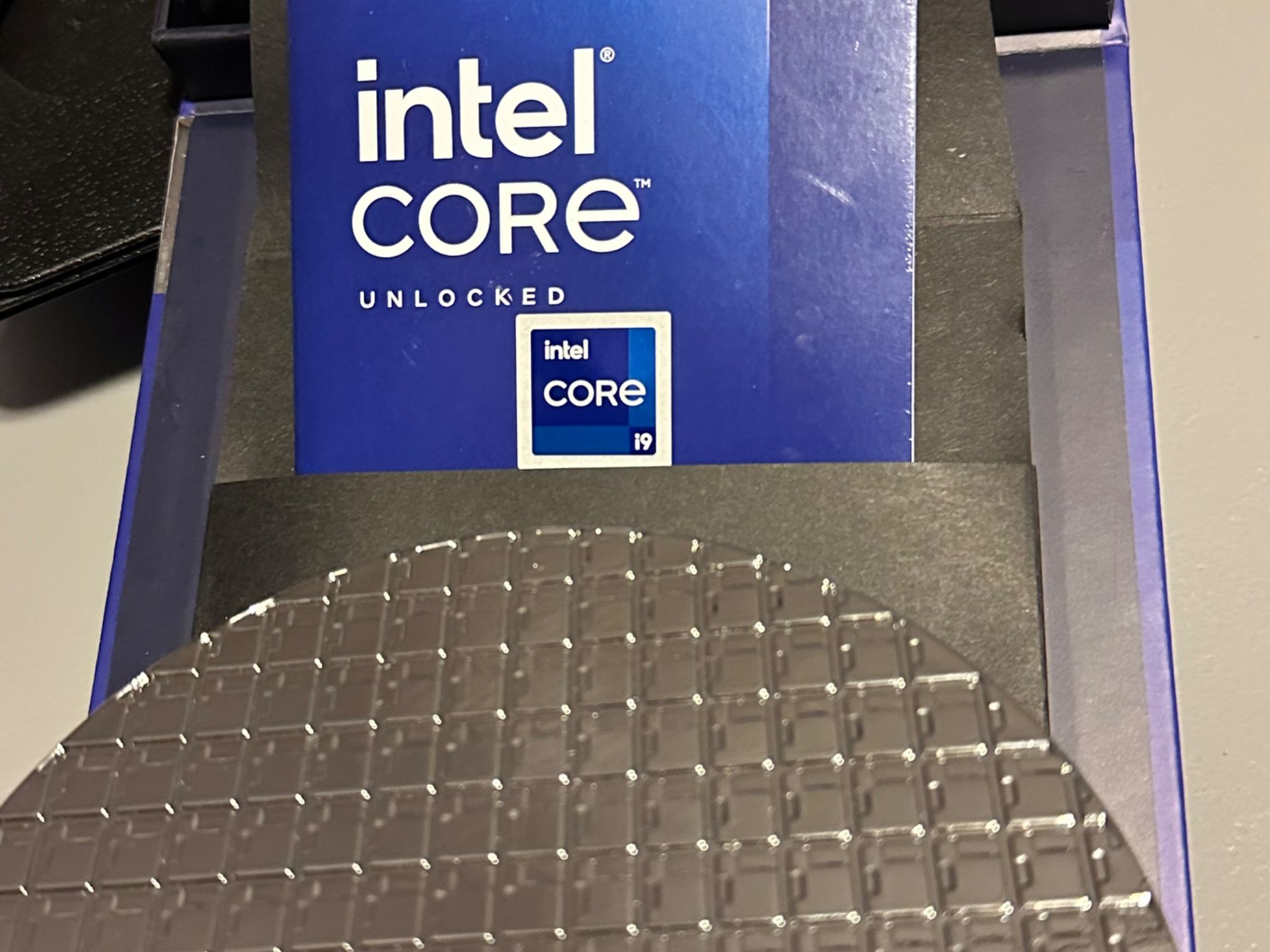 Intel® Core™ i9-14900KS Desktop Processor 24 cores (8 P-cores + 16 E-cores)