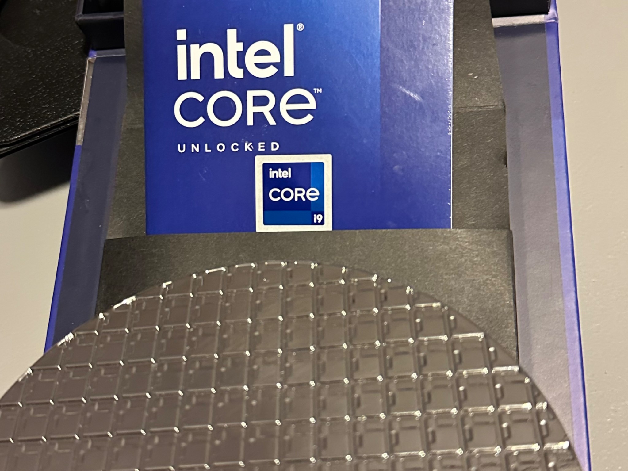 Intel® Core™ i9-14900KS Desktop Processor 24 cores (8 P-cores + 16 E-cores)