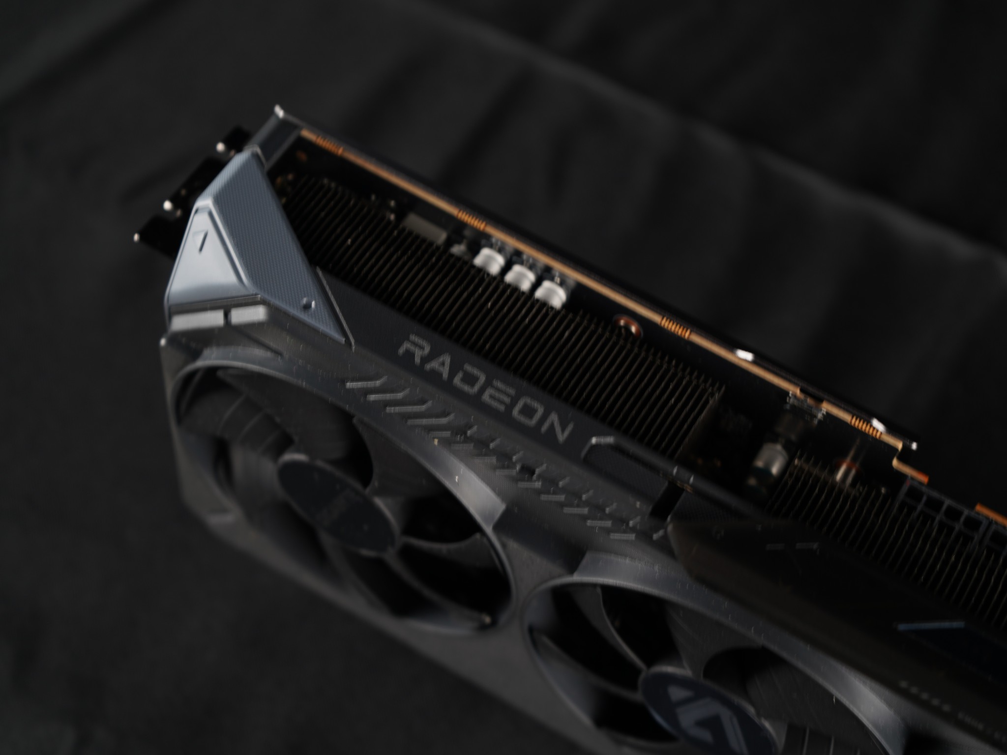 GIGABYTE Radeon RX 9070 XT Gaming OC 16G Graphics Card, PCIe 5.0, 16GB GDDR6