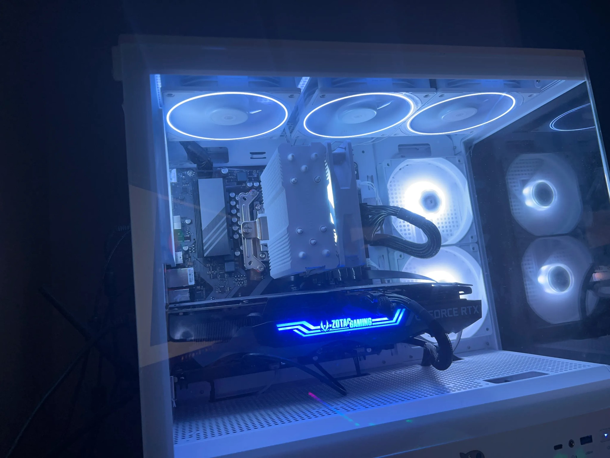 INSANE Ryzen 5 7600 | GIGABYTE B650M D3HP | GeForce RTX 3080 |  1TB M.2 SSD | CX750 80 Plus Bronze |