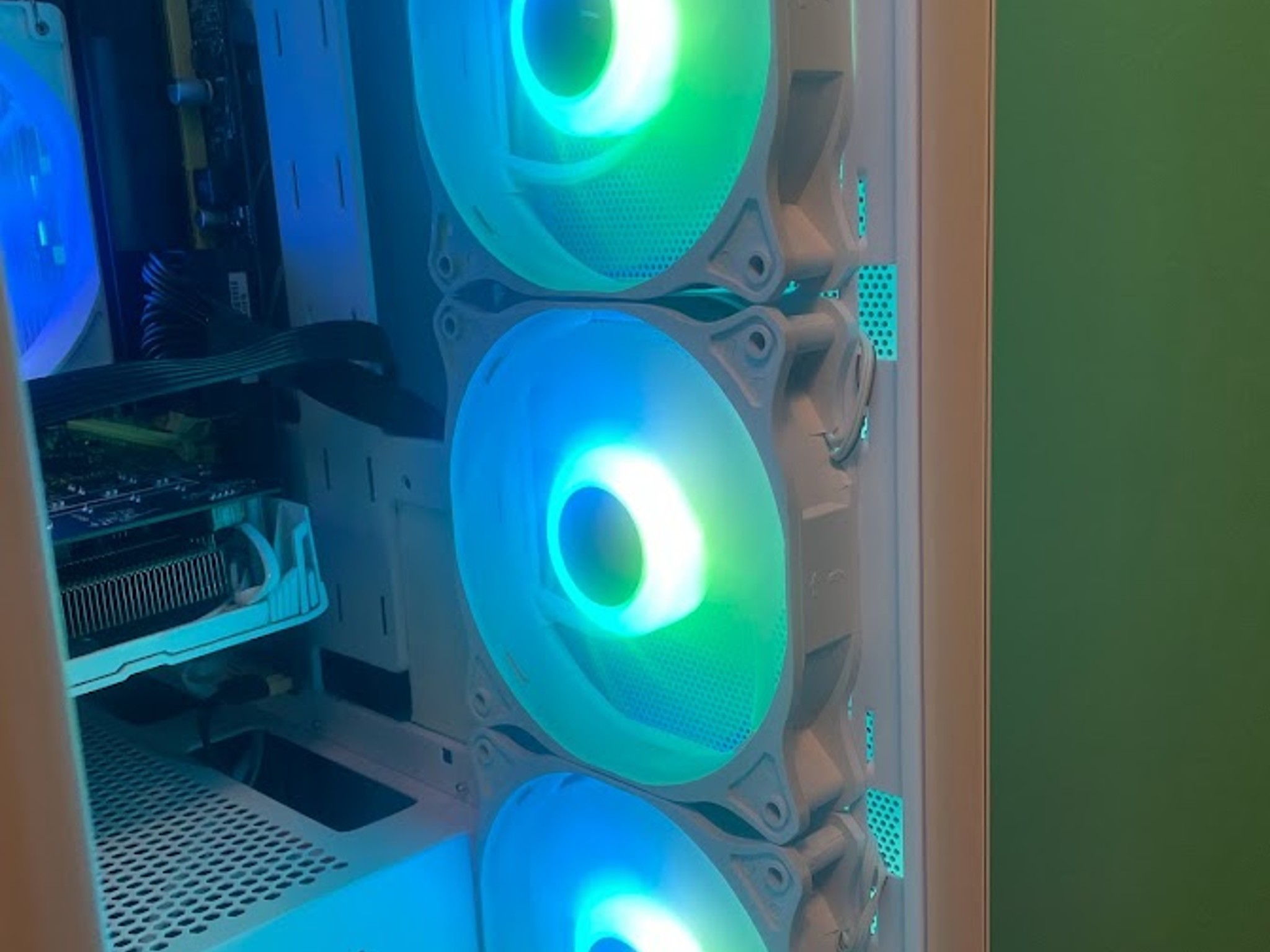GLASSY White Gaming PC| Intel i5 / Amd RX580 / 8GB / 500GB SSD Win 10 Pro WiFi