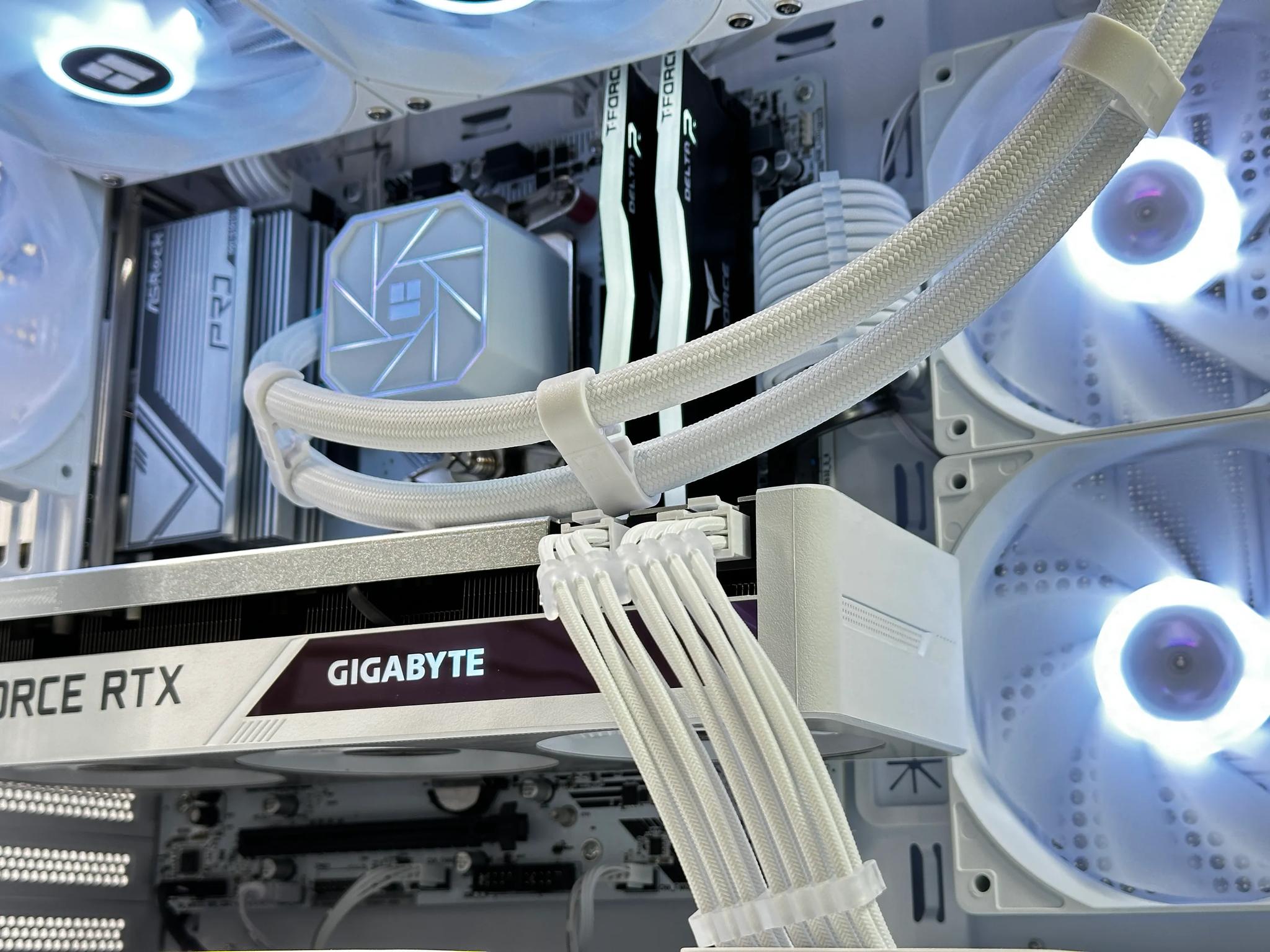 🤍🐻‍❄️Gaming PC▪️Nvidia RTX 3070 8GB▪️AMD Ryzen 7 5700X 8 core▪️32GB DDR4 ▪️ 1TB SSD NVME