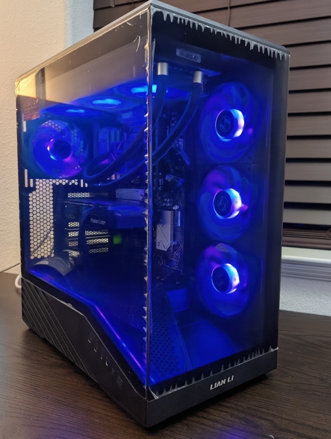 Ryzen 5 7600X |RX 9060 XT 16GB | 32GB DDR5 |256GB + 1TB NVMe SSD