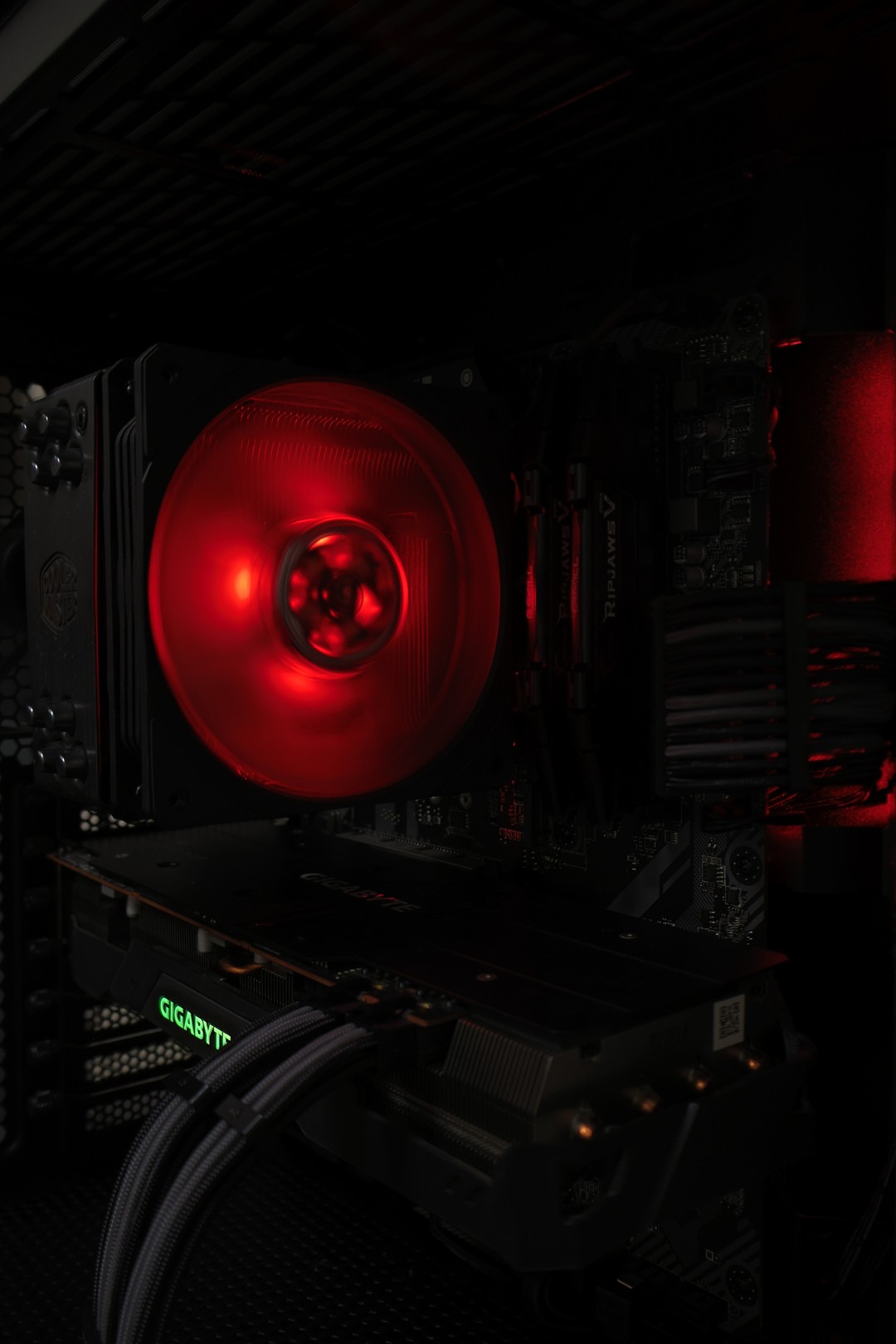 🎮 Mid-Range Stealth Gaming PC -- Ryzen 5 3600 | RX 5700 XT 8GB