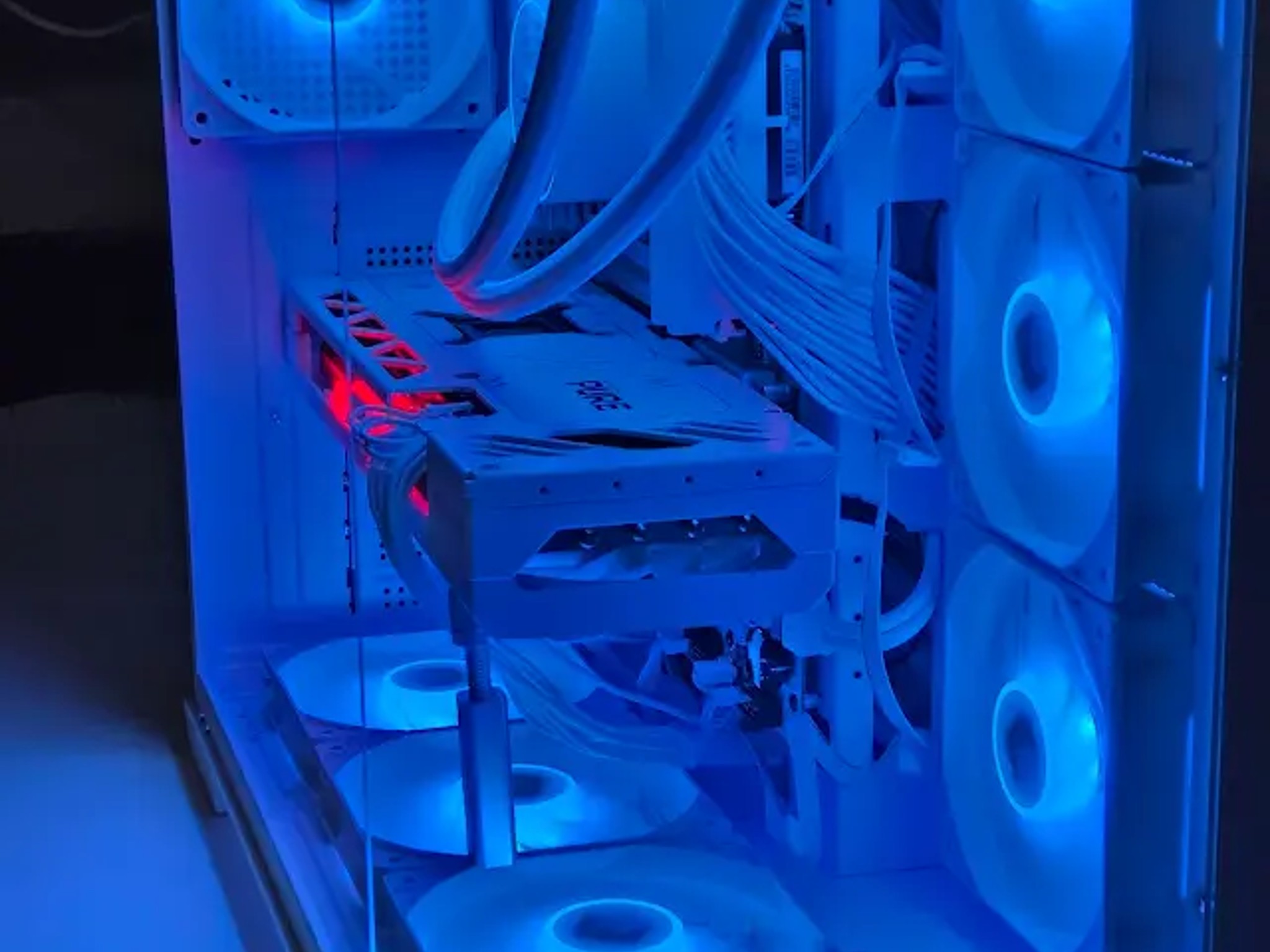 Alemoly #0002 — High-Performance 1440p / 4k White Gaming PC