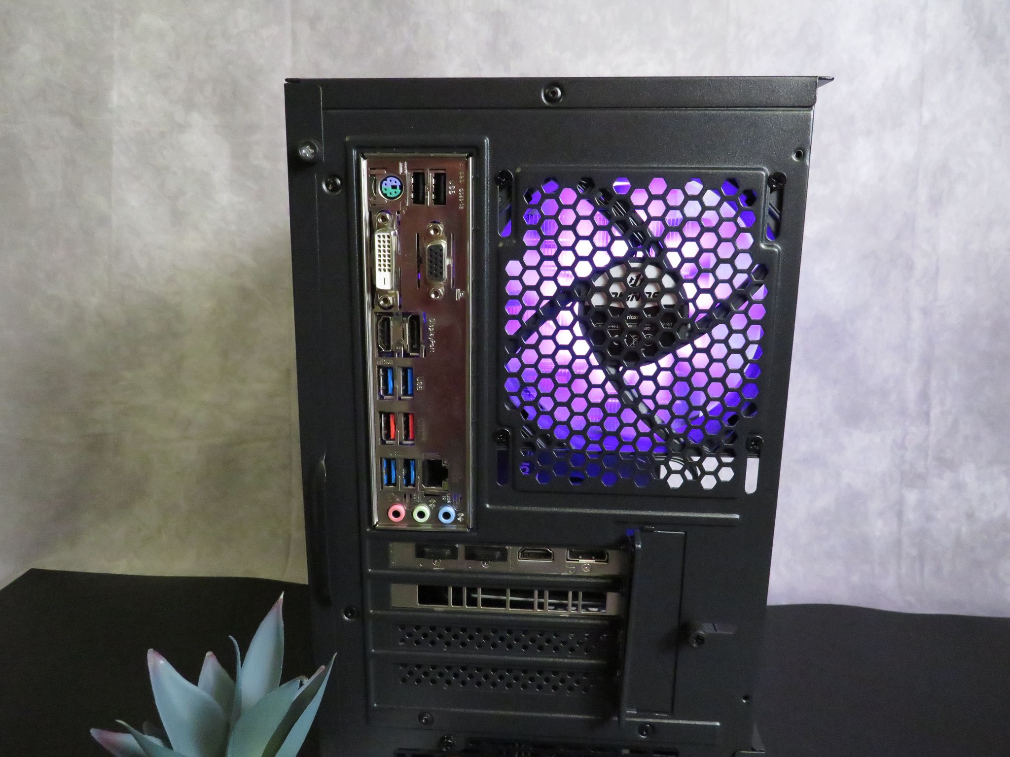 Mid-Range Gamer: Ryzen 5 5500 + MSI GTX 1660 Super + 16 GB DDR4 + 1 TB SSD