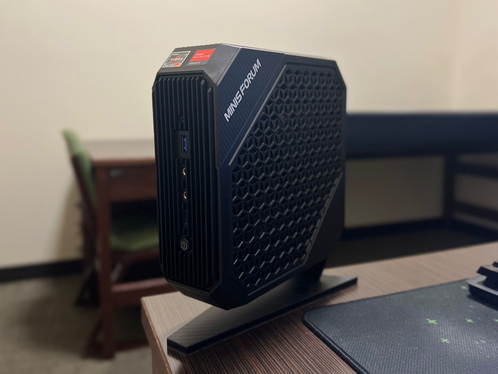 BAREBONES Minisforum Neptune HX100G Mini-PC w/ AMD Ryzen 7840HS/RX6650M