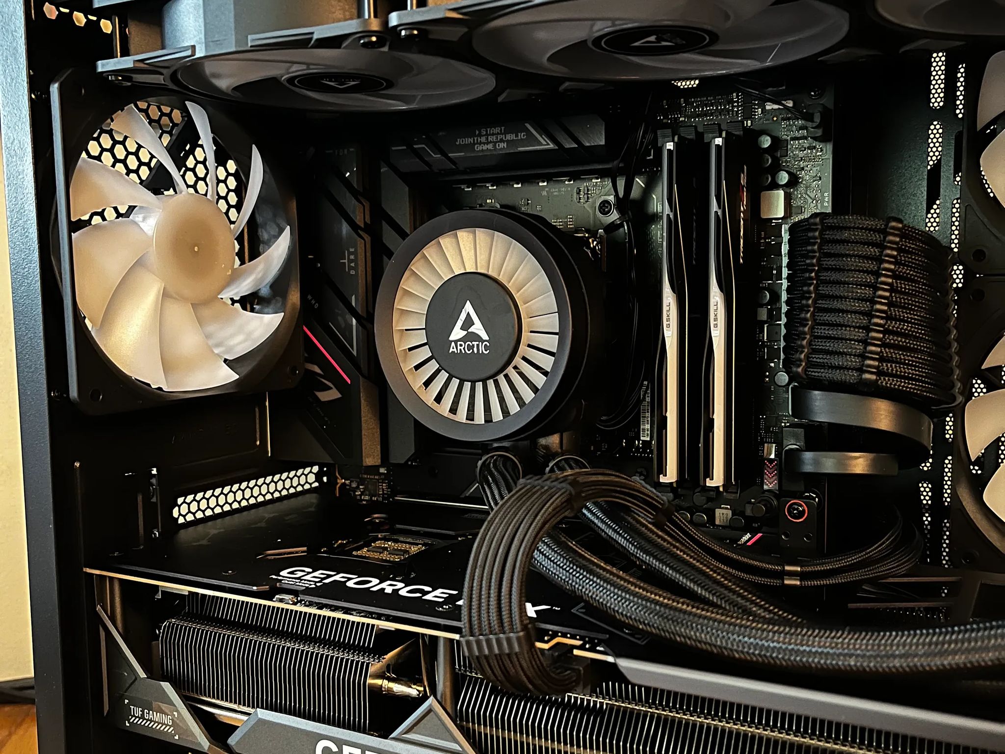 Dark Energy - RTX 4080 OC | Ryzen 7 7800X3d | 32GB DDR5 @6400MT/s | 4TB NVME | 1000W Platinum