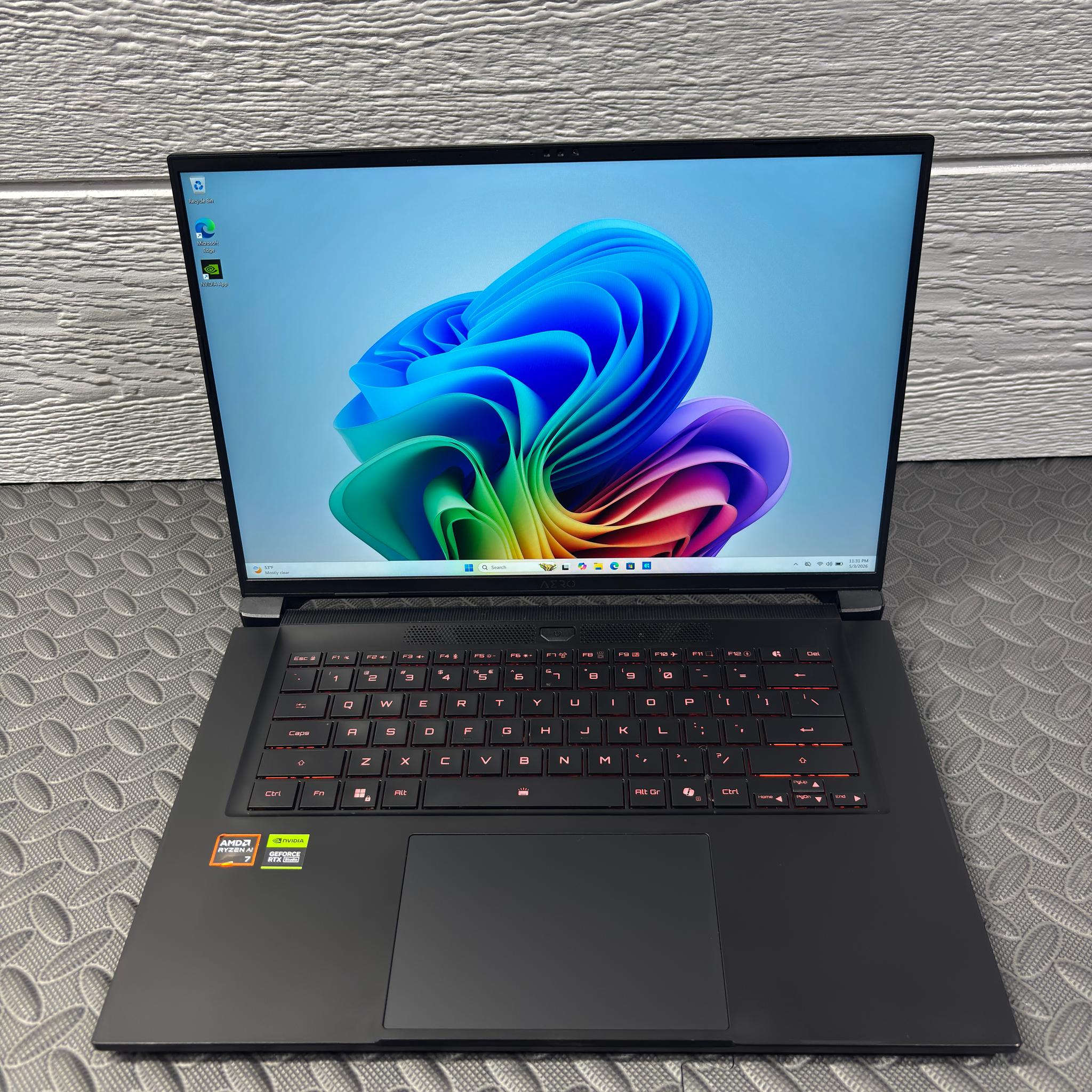 GIGABYTE - AERO X16 WQXGA - AMD Ryzen Al 7 350 - 1TB SSD - 32GB RAM - RTX 5070