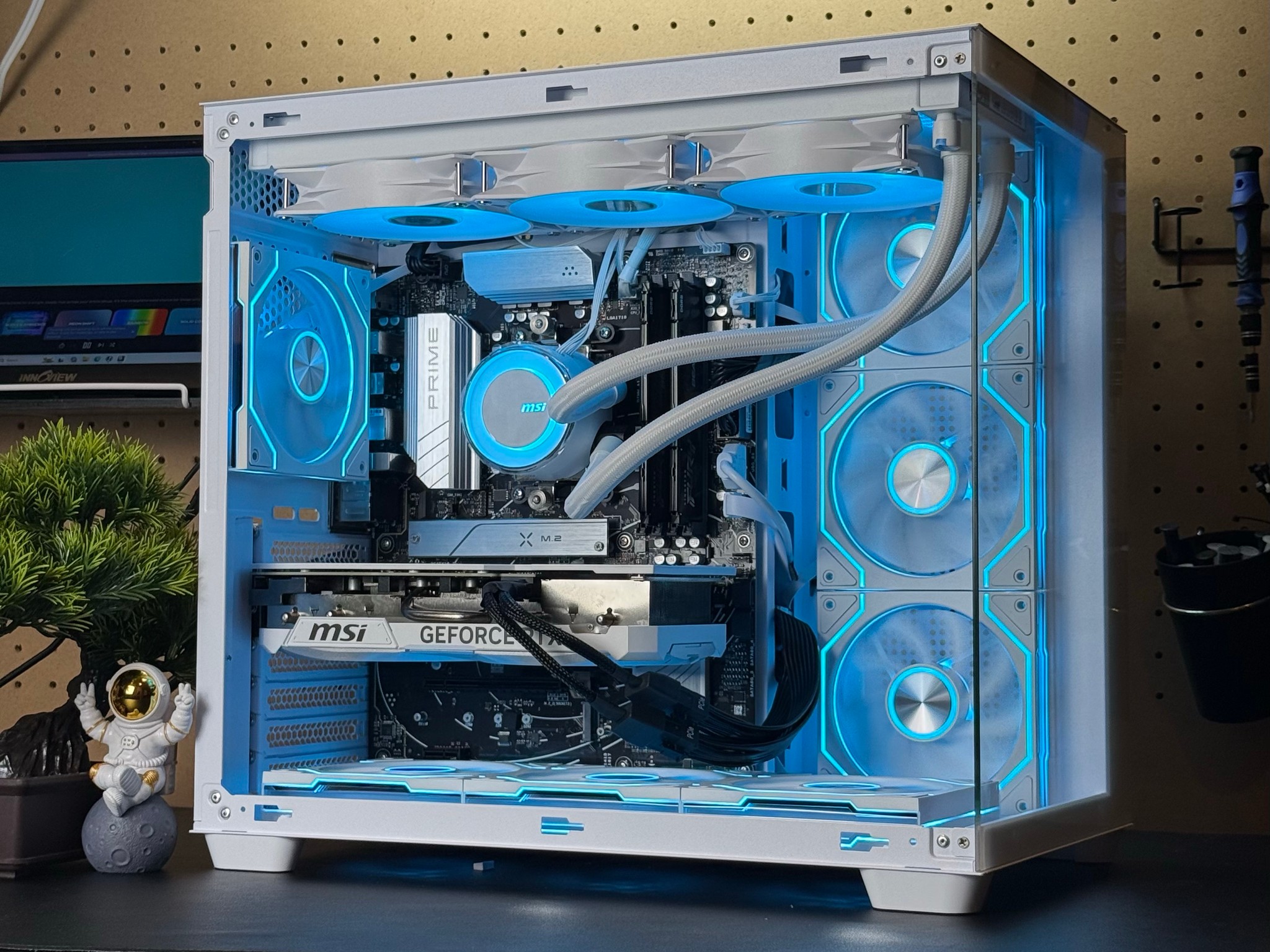 All White Gaming PC | RTX 4070 Ti Super | Ryzen 9 7950x | 32GB DDR5 RAM | 2TB | Windows 11