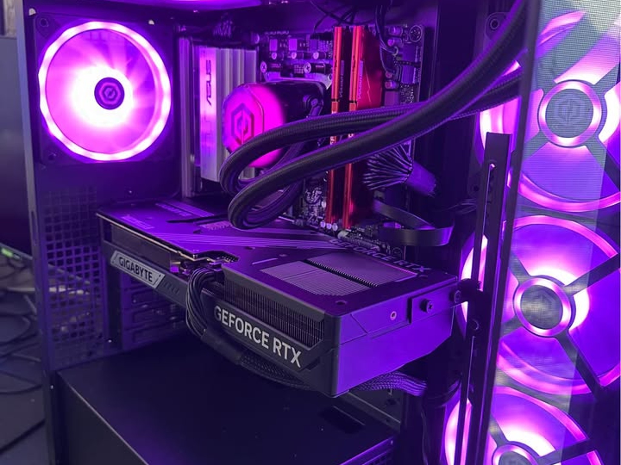 High End Desktop Gaming PC (9800X3D + 32GB DDR5 + 5070Ti)