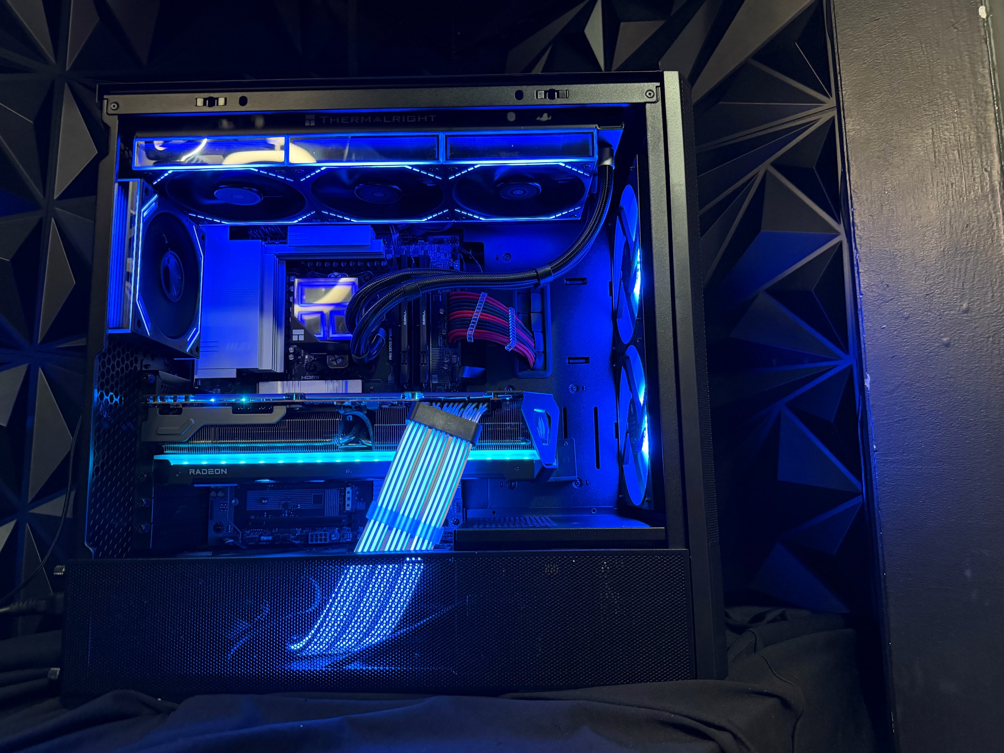 🩸🔥 BLOOD PRISM 79 🔥🩸Ryzen 9 7900X| 7900XTX 24 GB| 64 GB DDR5| 4 TB NVMe| 850W PSU