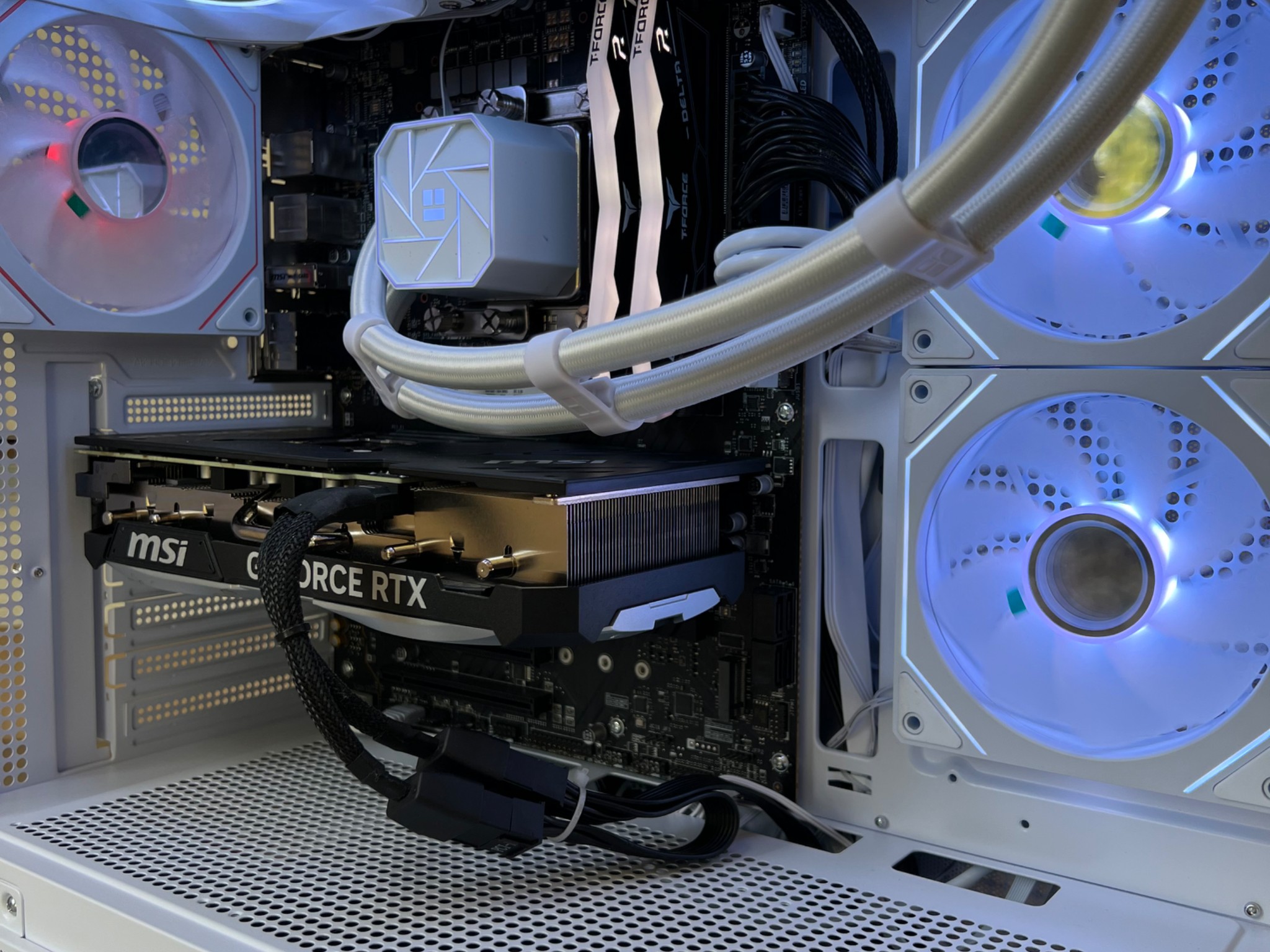 Rtx 4070 ti super | intel i7-14700kf | 32GB 6000mhz ddr5 | 1tb nvme | 750w 80+ Gold | windows 11