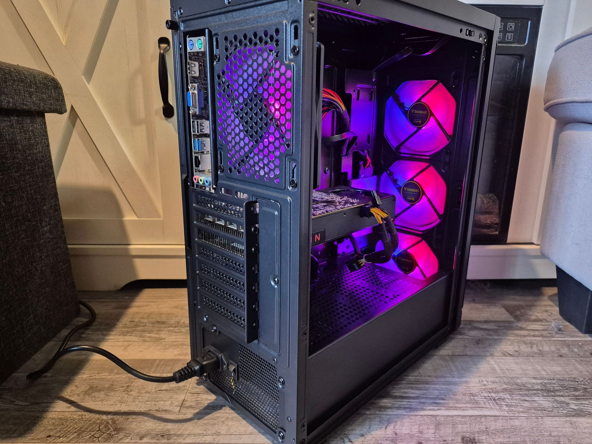 i5-7500, RX 480 4GB, 16GB RAM, 512GB SSD, Win10