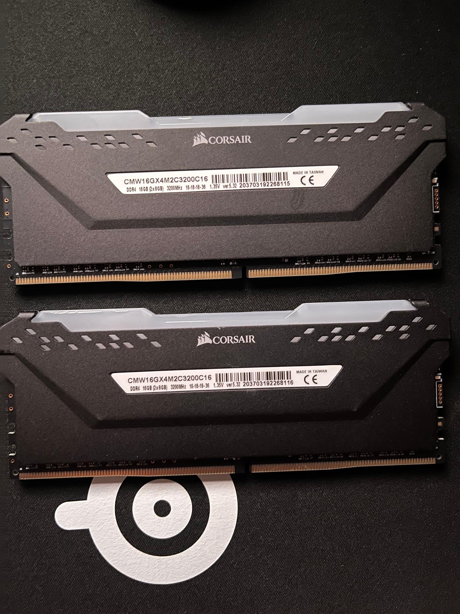 CORSAIR Vengeance RGB Pro 16GB (2 x 8GB)