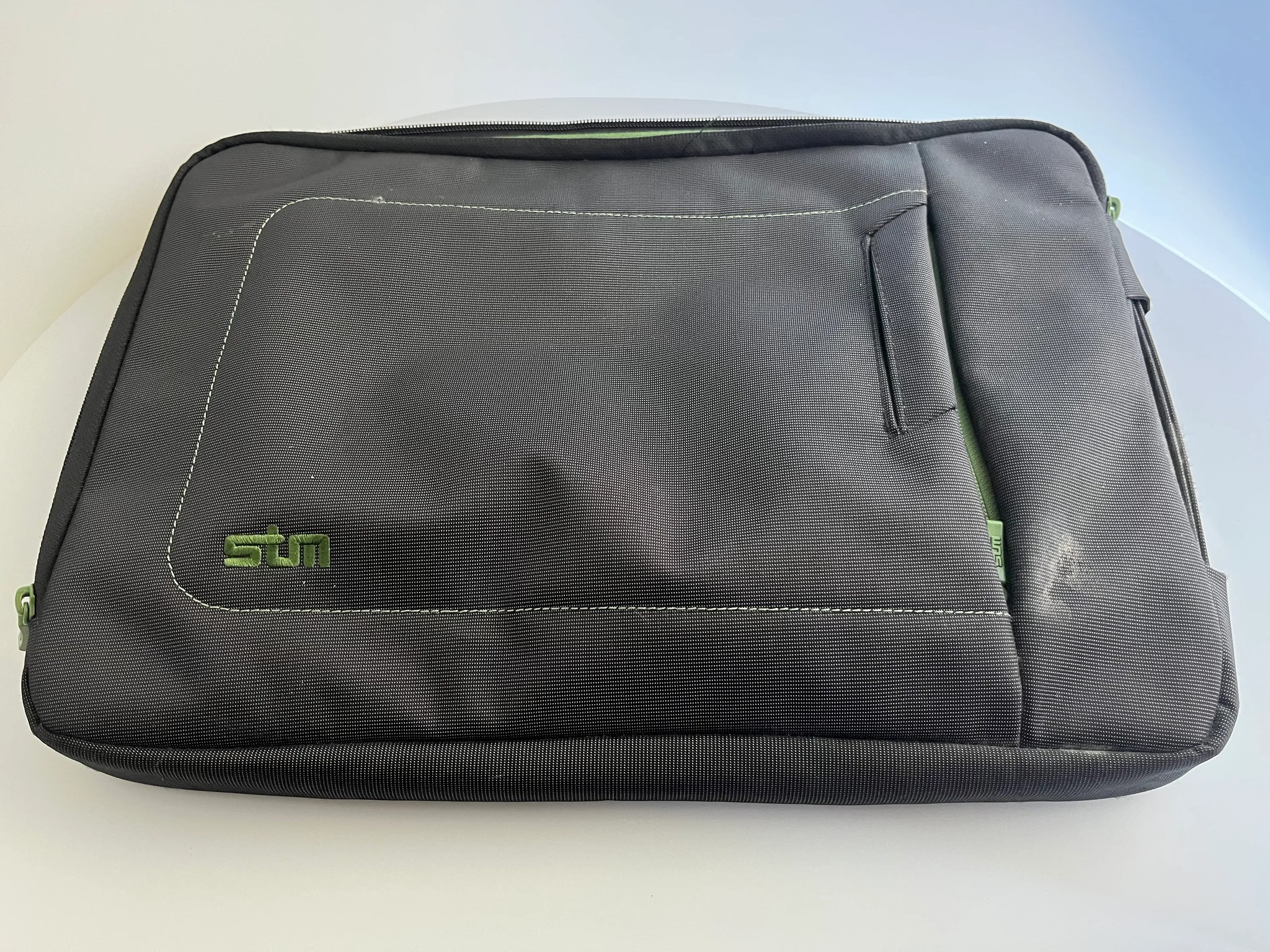 Razer Blade 15 (Mid-2019 Base Model), Core i7 9th Gen, GTX 1660 Ti, 16GB RAM, 1TB SSD + 1TB HDD