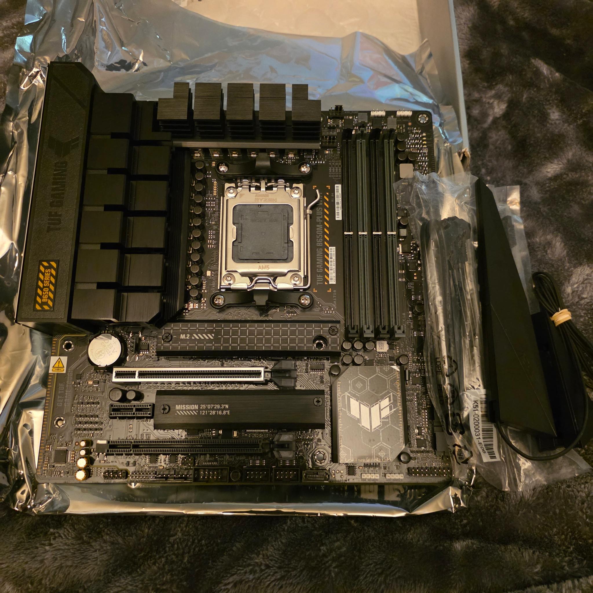 ASUS TUF GAMING B650M PLUS WIFI + R9 9850X3D + 500 gb NMVE