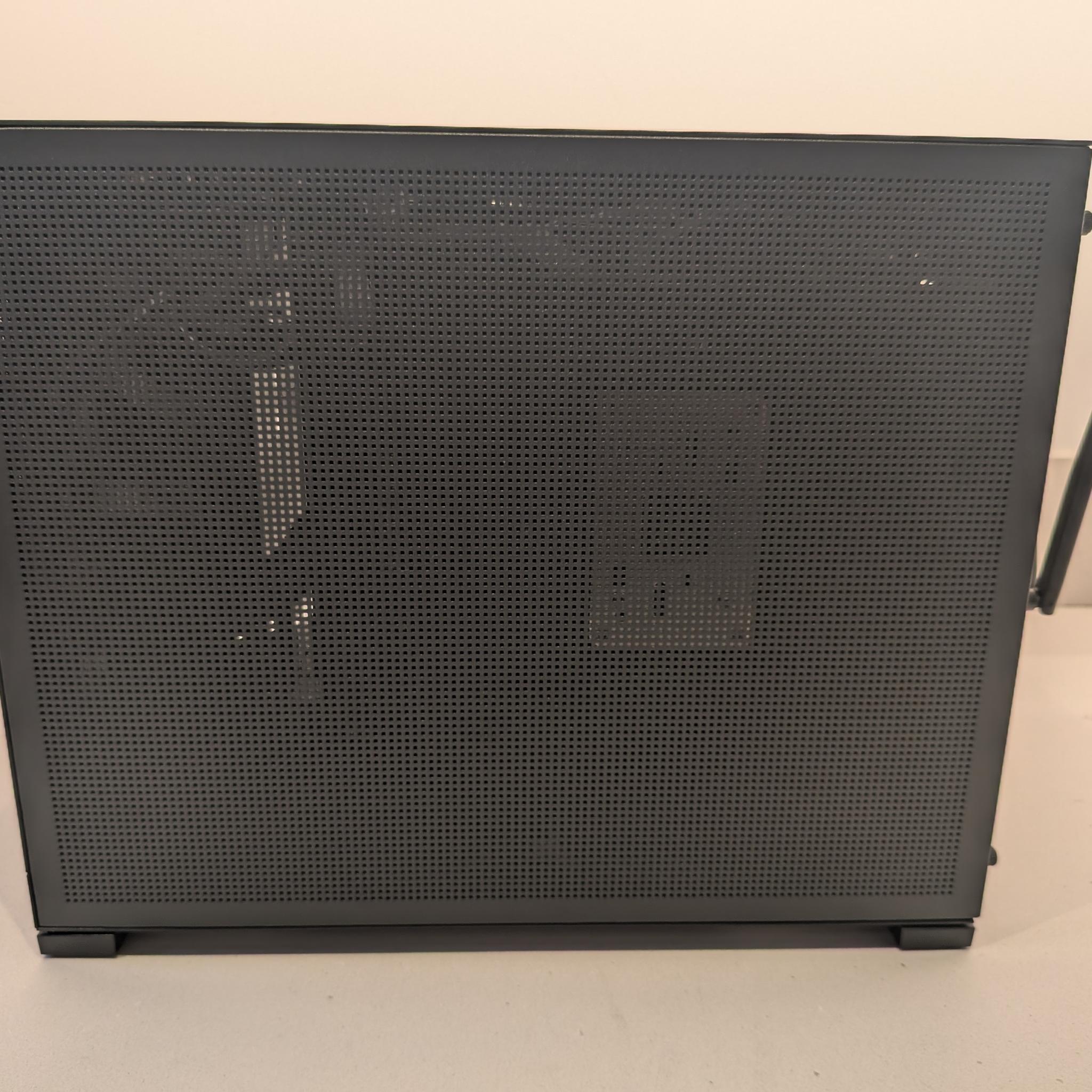 4K Tuxedo - RTX 5070 Ti, Ryzen 7 7800X3D, 32 GB DDR5, 2 TB Gen 5 NVME, Liquid Cooled, RGB