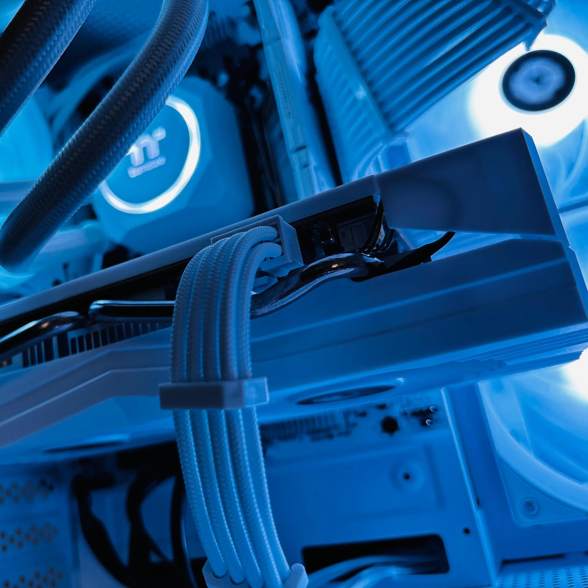 💧⚪ALL WHITE LIQUID COOLED PC⚪💧 - RX 580 8GB + 10 CORE INTEL + 32GB RAM🔥