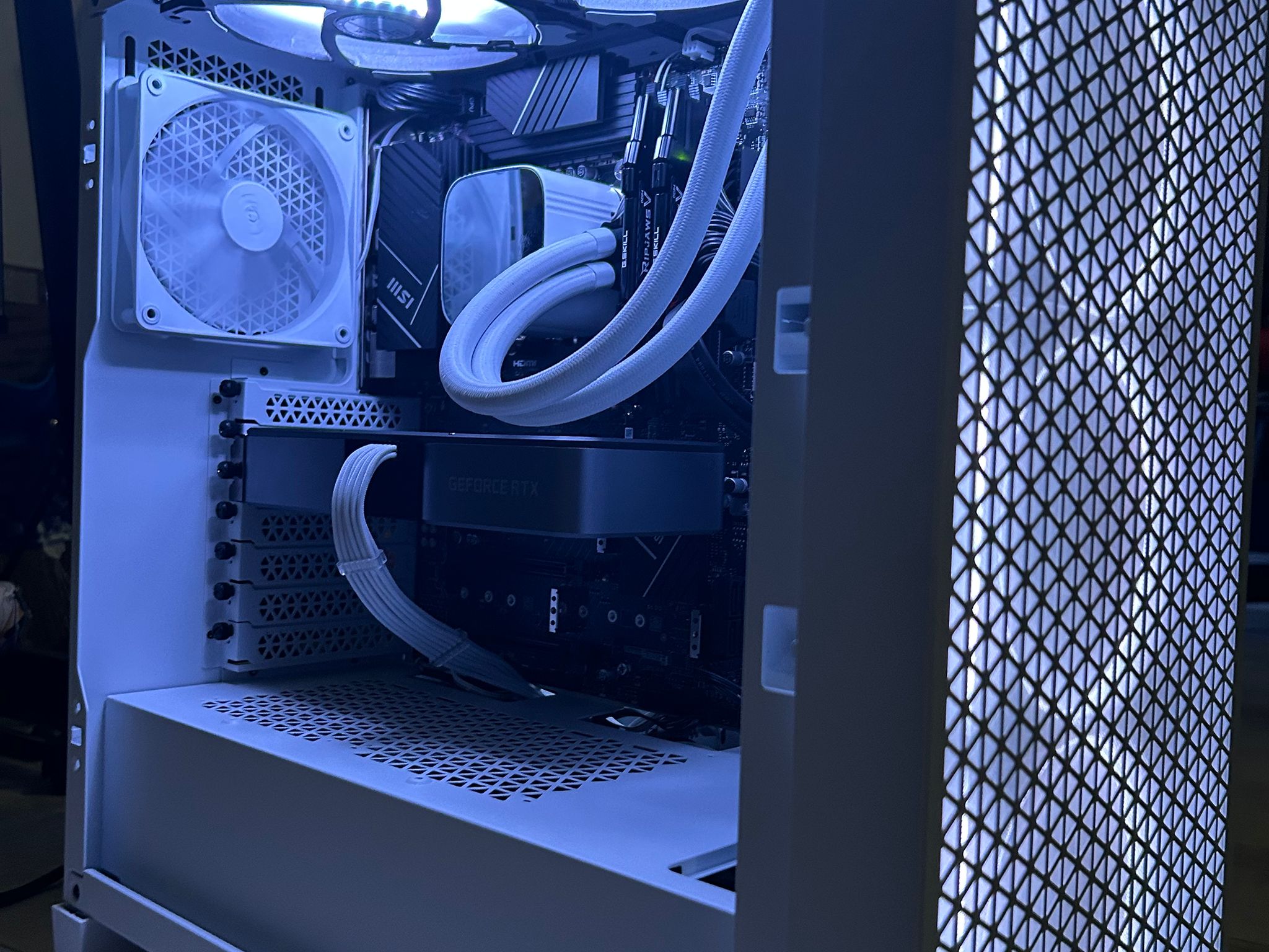 *Updated* 🧊ICEBERG🧊| I5 12600KF| RTX 3070 FE| DRR4 *32*GB 3200 mhz| 1TB storage| LS720 AIO cooler|