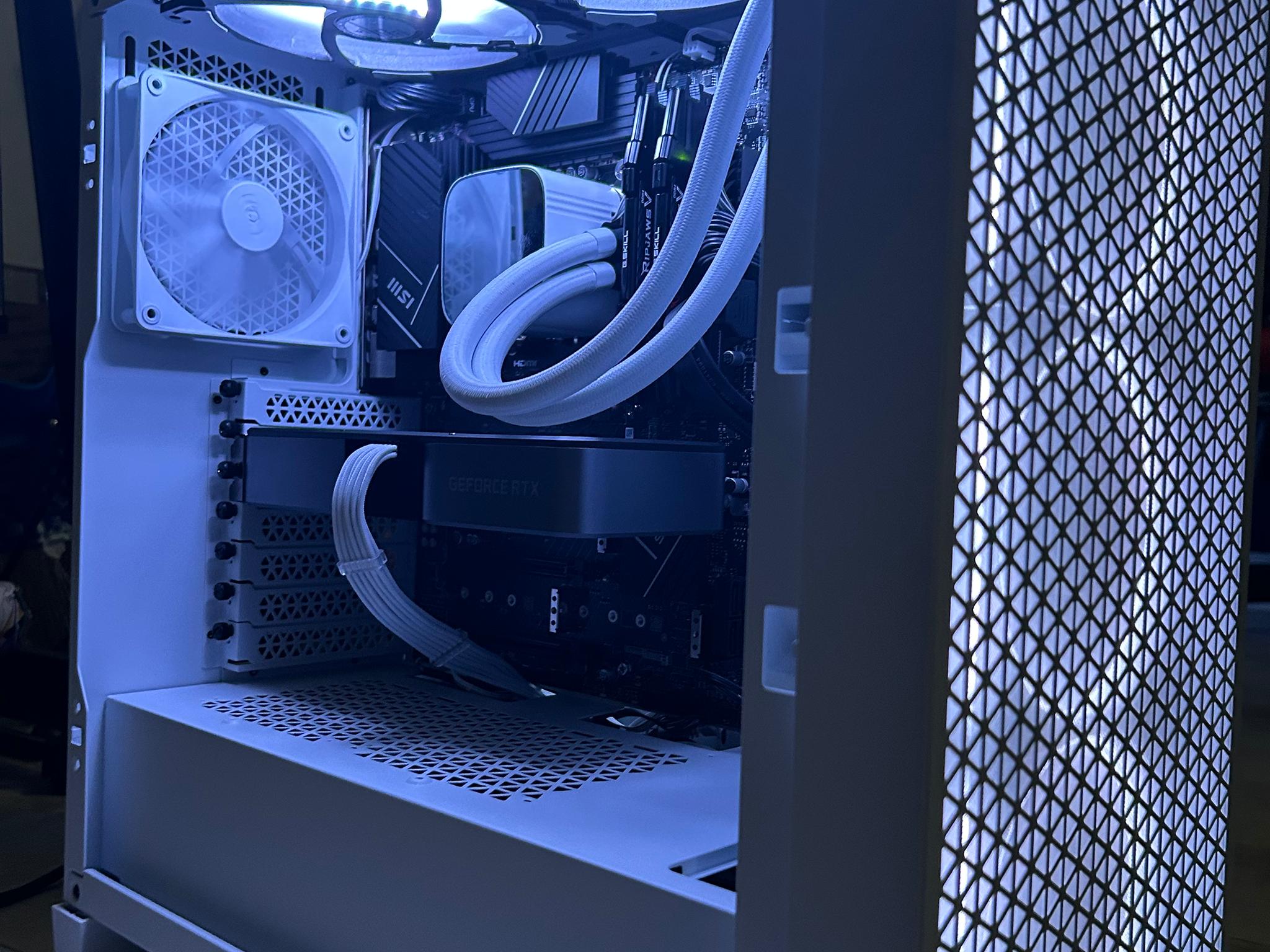 *Updated* 🧊ICEBERG🧊| I5 12600KF| RTX 3070 FE| DRR4 *32*GB 3200 mhz| 1TB storage| LS720 AIO cooler|