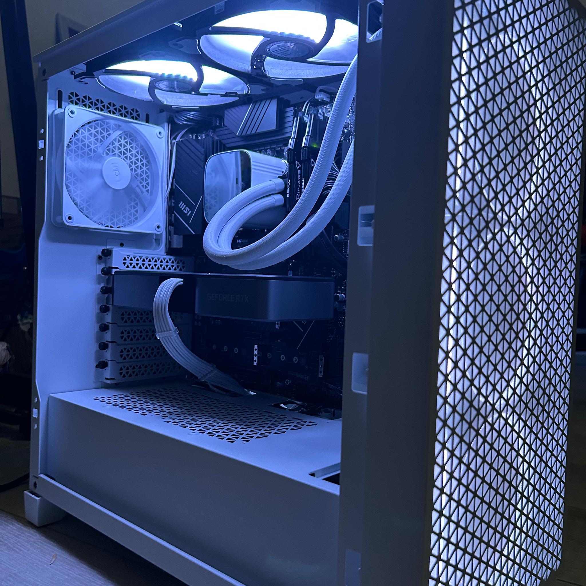 *Updated* 🧊ICEBERG🧊| I5 12600KF| RTX 3070 FE| DRR4 *32*GB 3200 mhz| 1TB storage| LS720 AIO cooler|