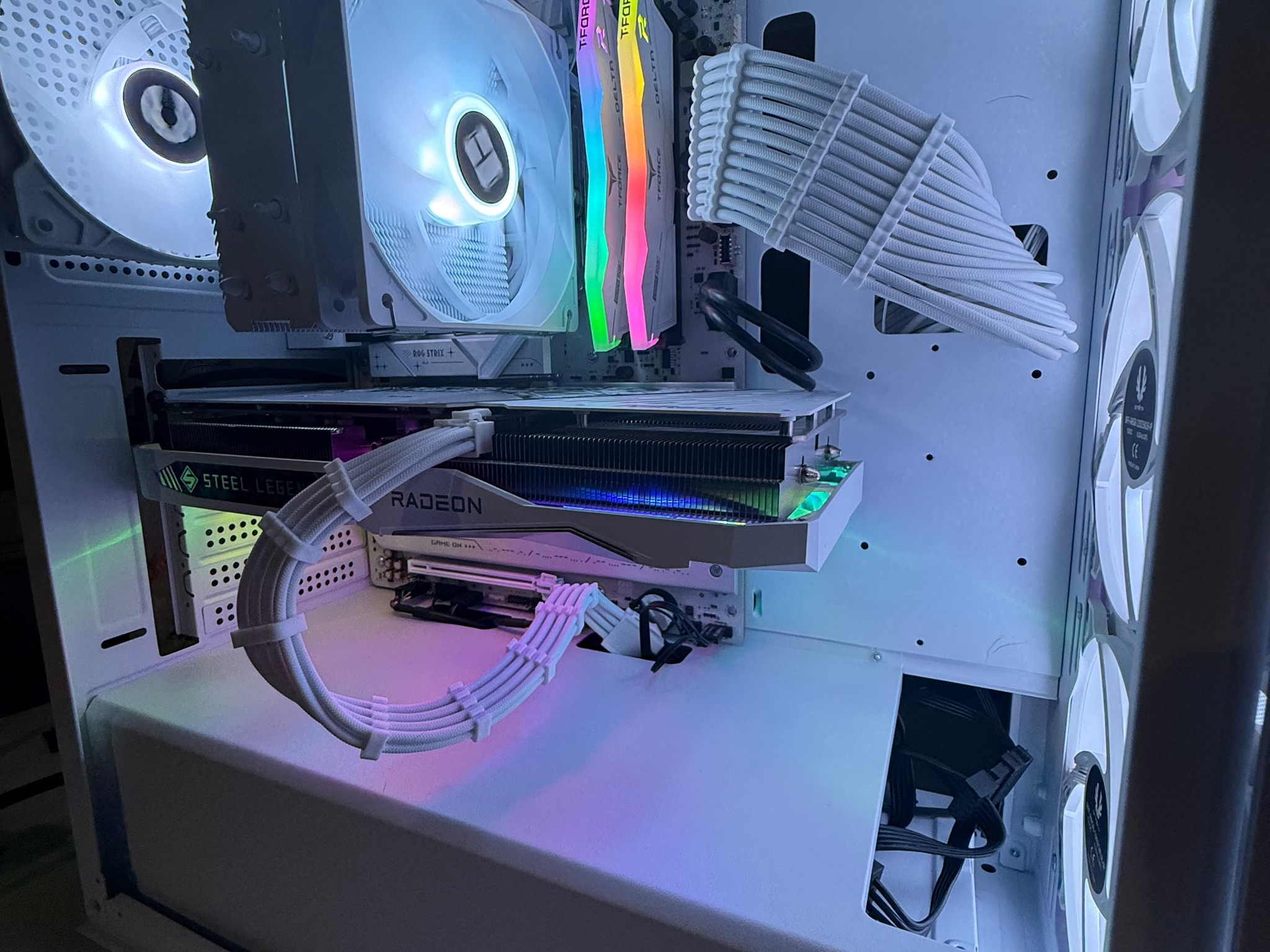 🔥 High-Performance Gaming PC – RX 7600 / Ryzen 5 9600X (White Build) 🔥