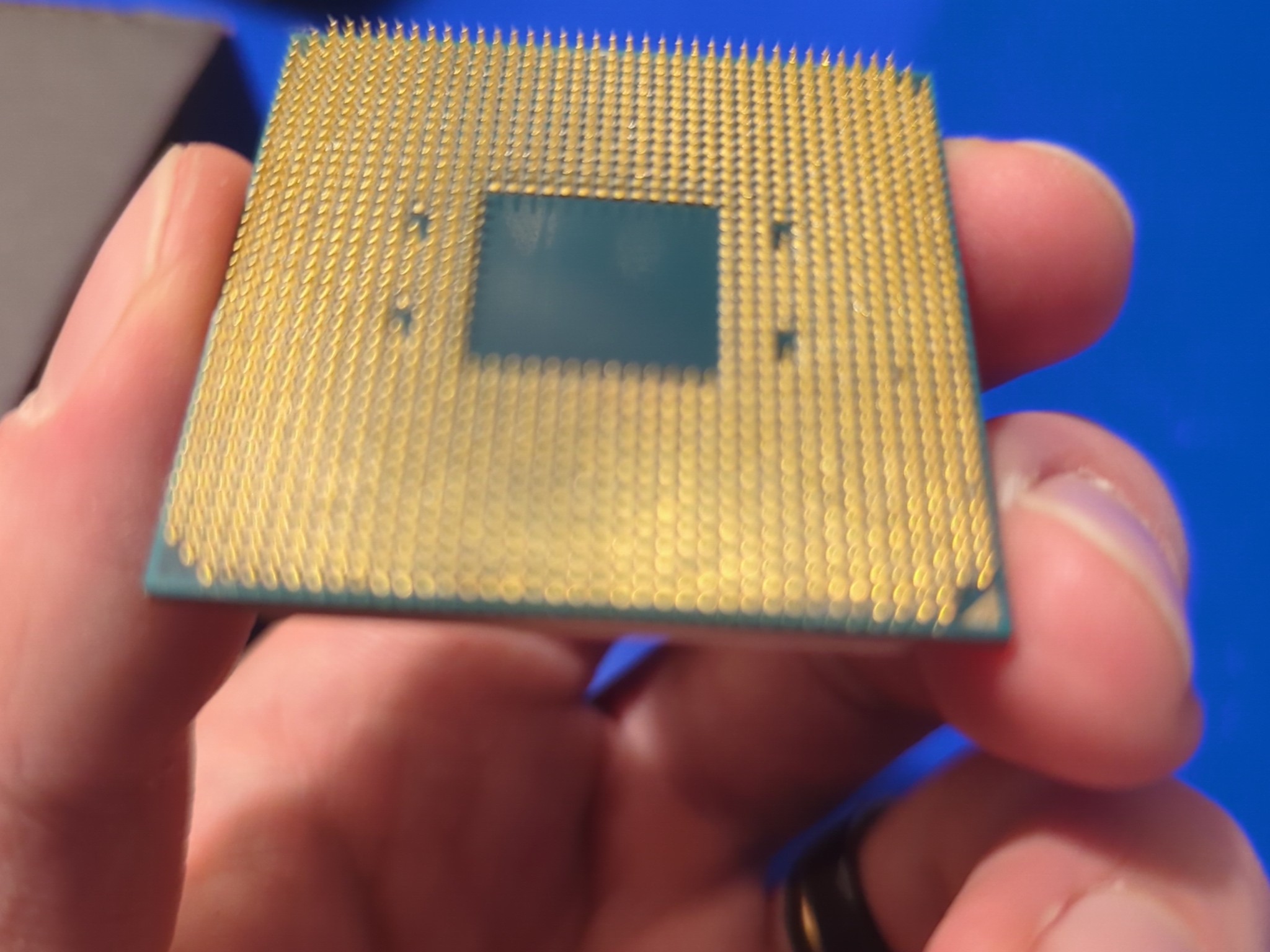 And Ryzen 5 3600 Cpu with Wraith Stealth Cooler