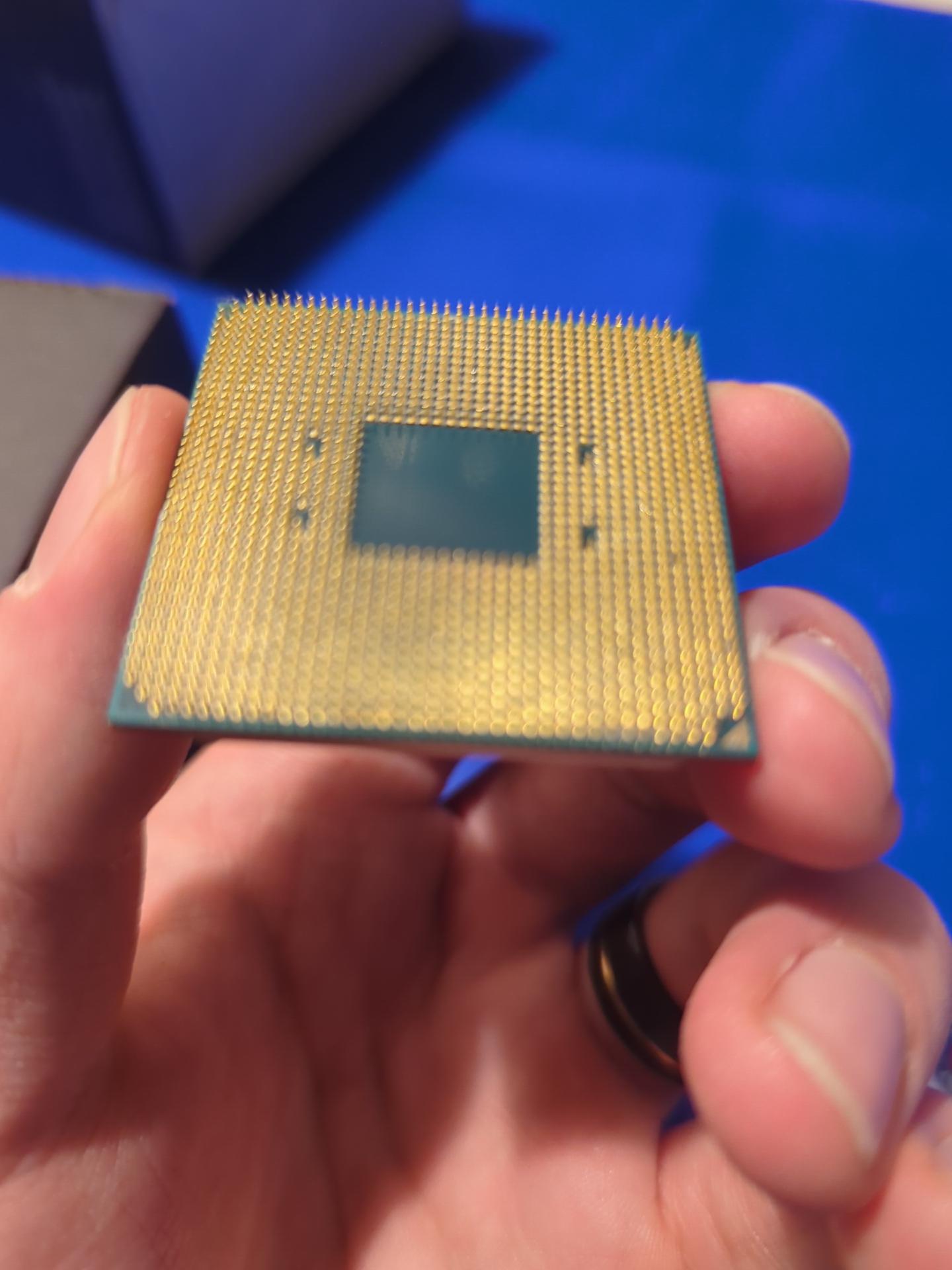 And Ryzen 5 3600 Cpu with Wraith Stealth Cooler
