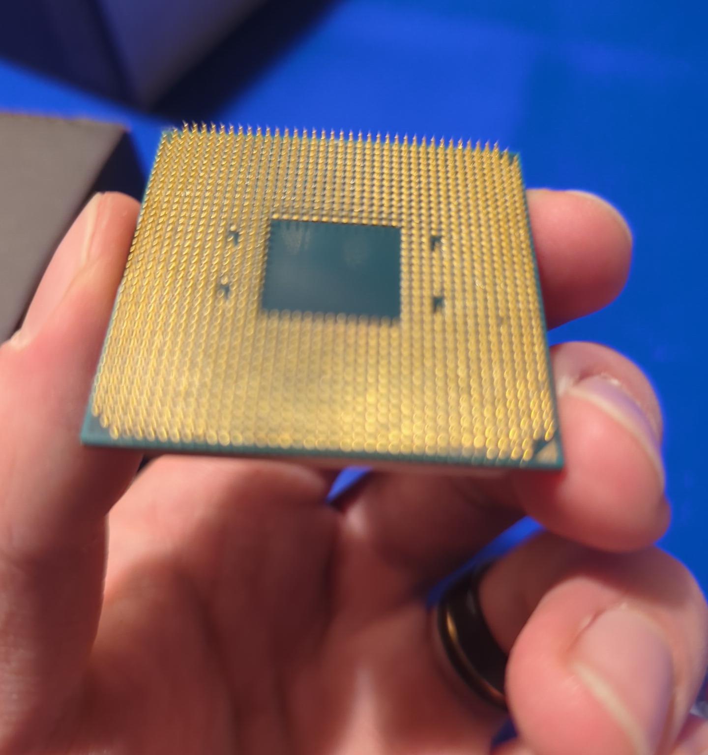 And Ryzen 5 3600 Cpu with Wraith Stealth Cooler