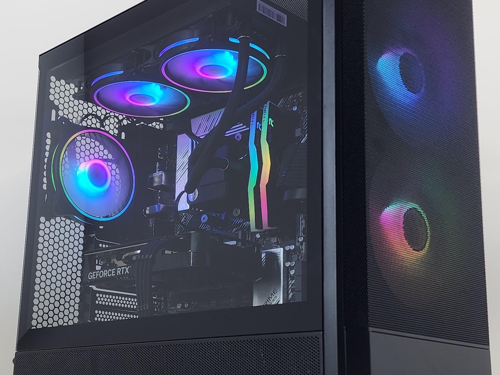 Gaming PC Ryzen 7 5700X 32GB RAM 1TB SSD RTX 4060 8GB Windows 11 Computer