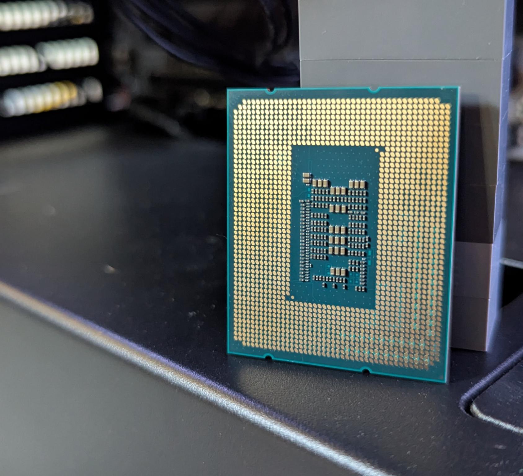 Intel i3 12100f